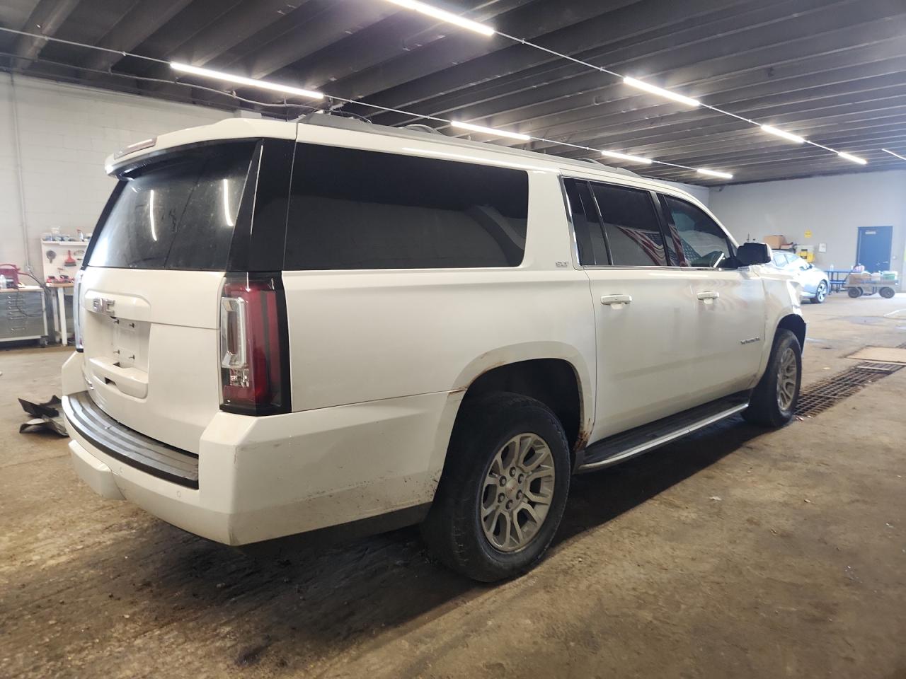 2015 Gmc Yukon Xl K1500 Slt Белый vin: 1GKS2HKC1FR627954 Damage: Rear Bumper, Light Scratch, 1 To 2 Inches
