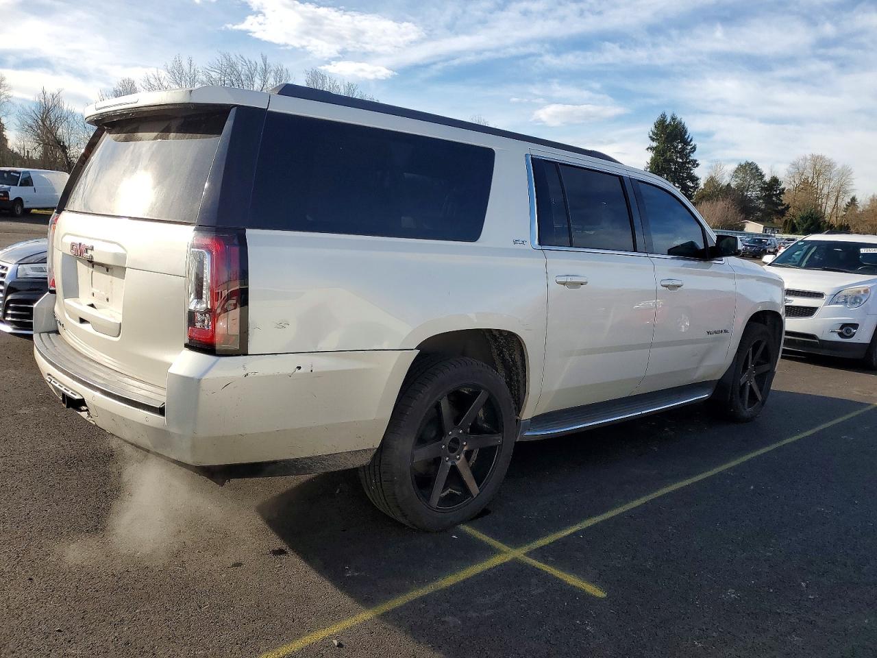 2015 Gmc Yukon Xl Белый vin: 1GKS2HKC2FR629079