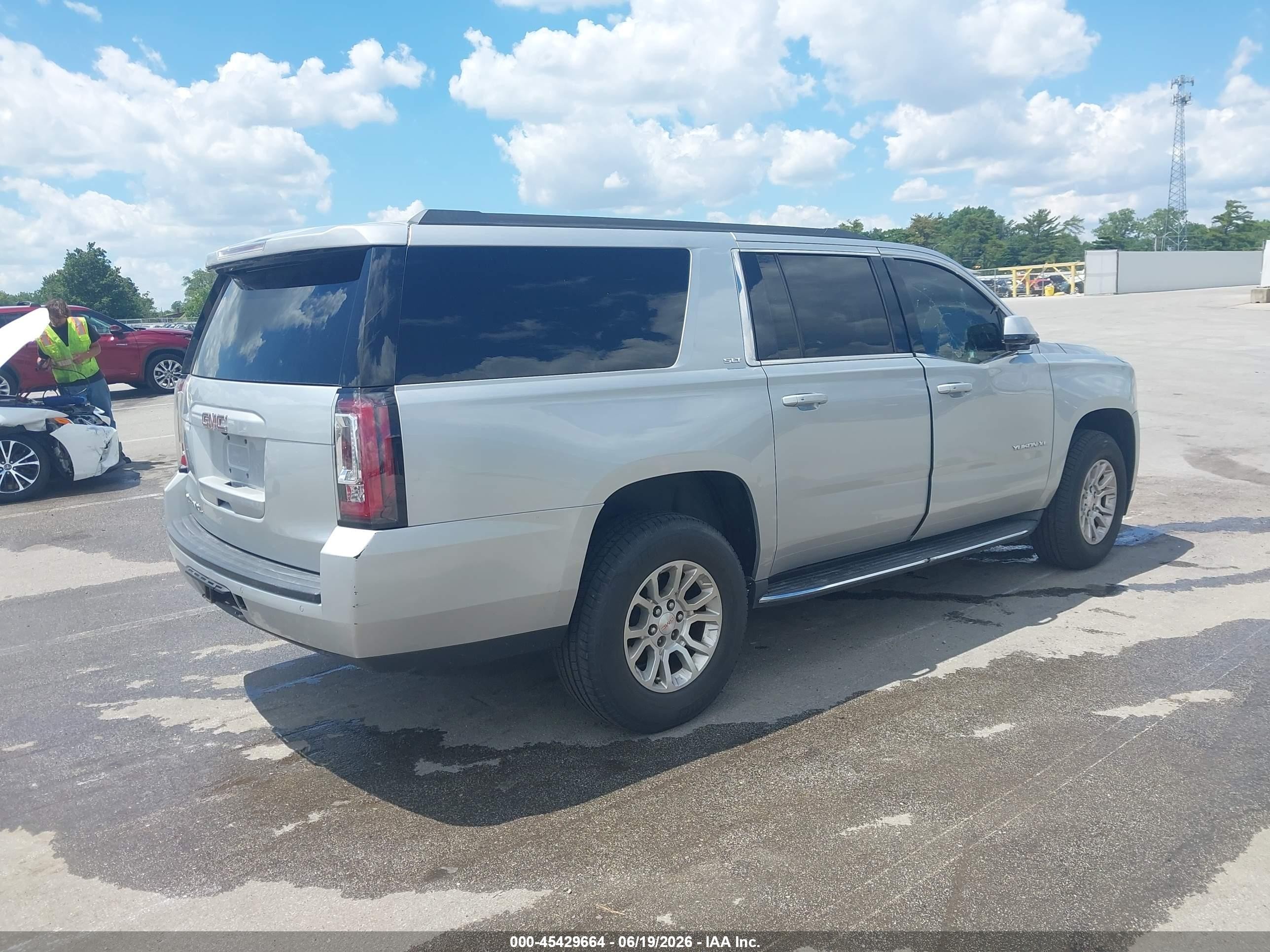 2015 Gmc Yukon Xl 1500 Slt Silver vin: 1GKS2HKC3FR694457