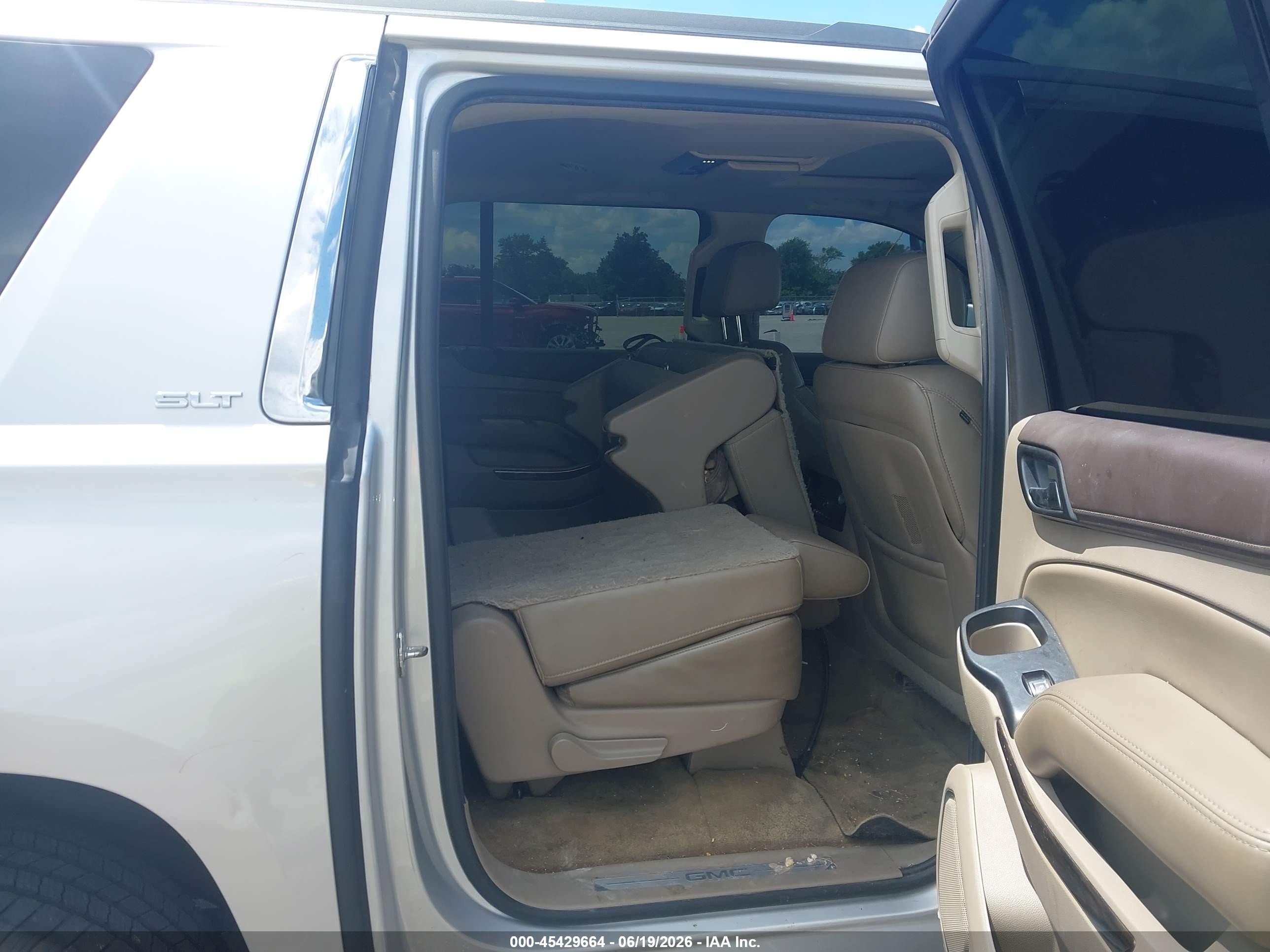 2015 Gmc Yukon Xl 1500 Slt Silver vin: 1GKS2HKC3FR694457