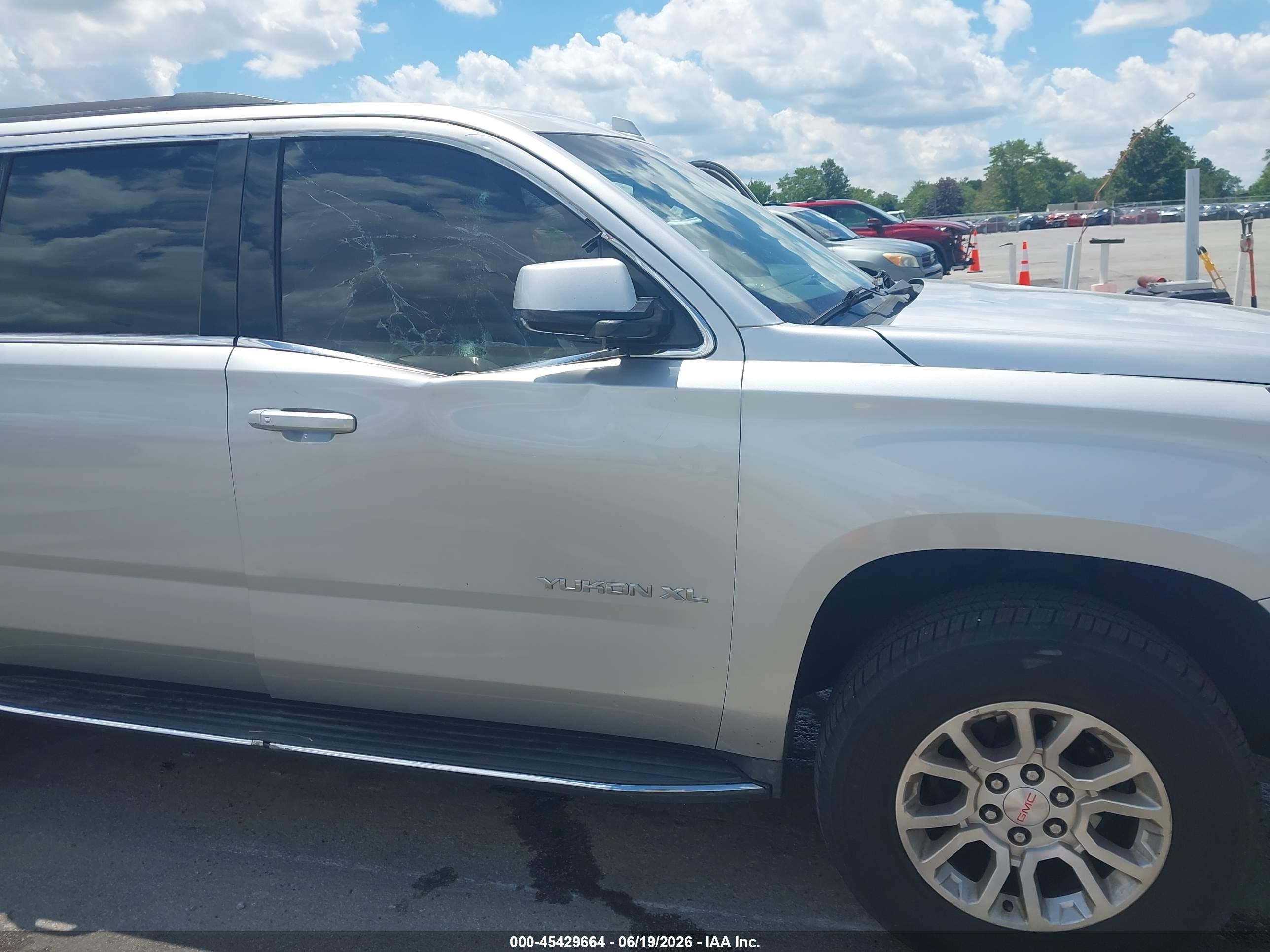 2015 Gmc Yukon Xl 1500 Slt Silver vin: 1GKS2HKC3FR694457