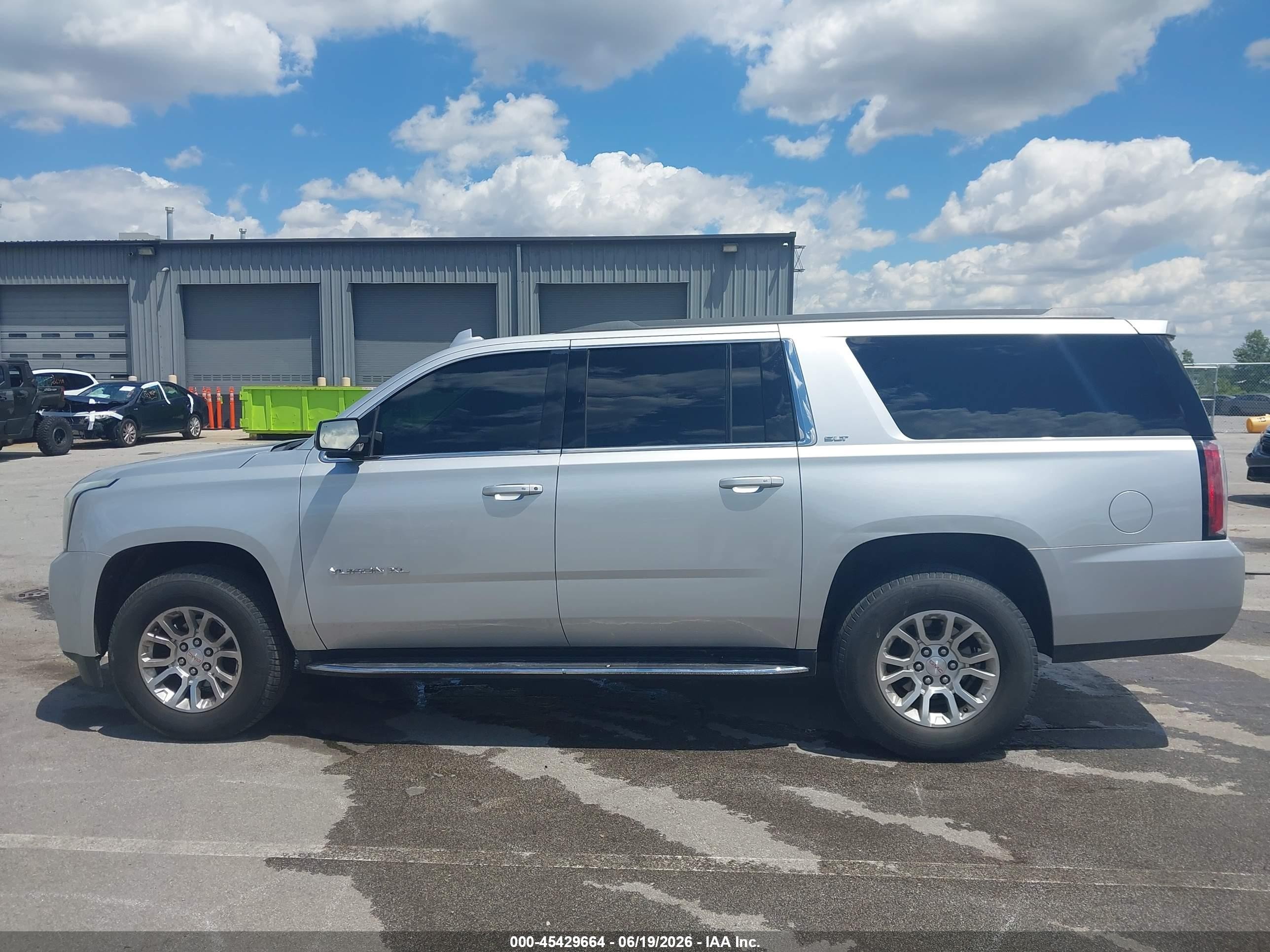 2015 Gmc Yukon Xl 1500 Slt Silver vin: 1GKS2HKC3FR694457