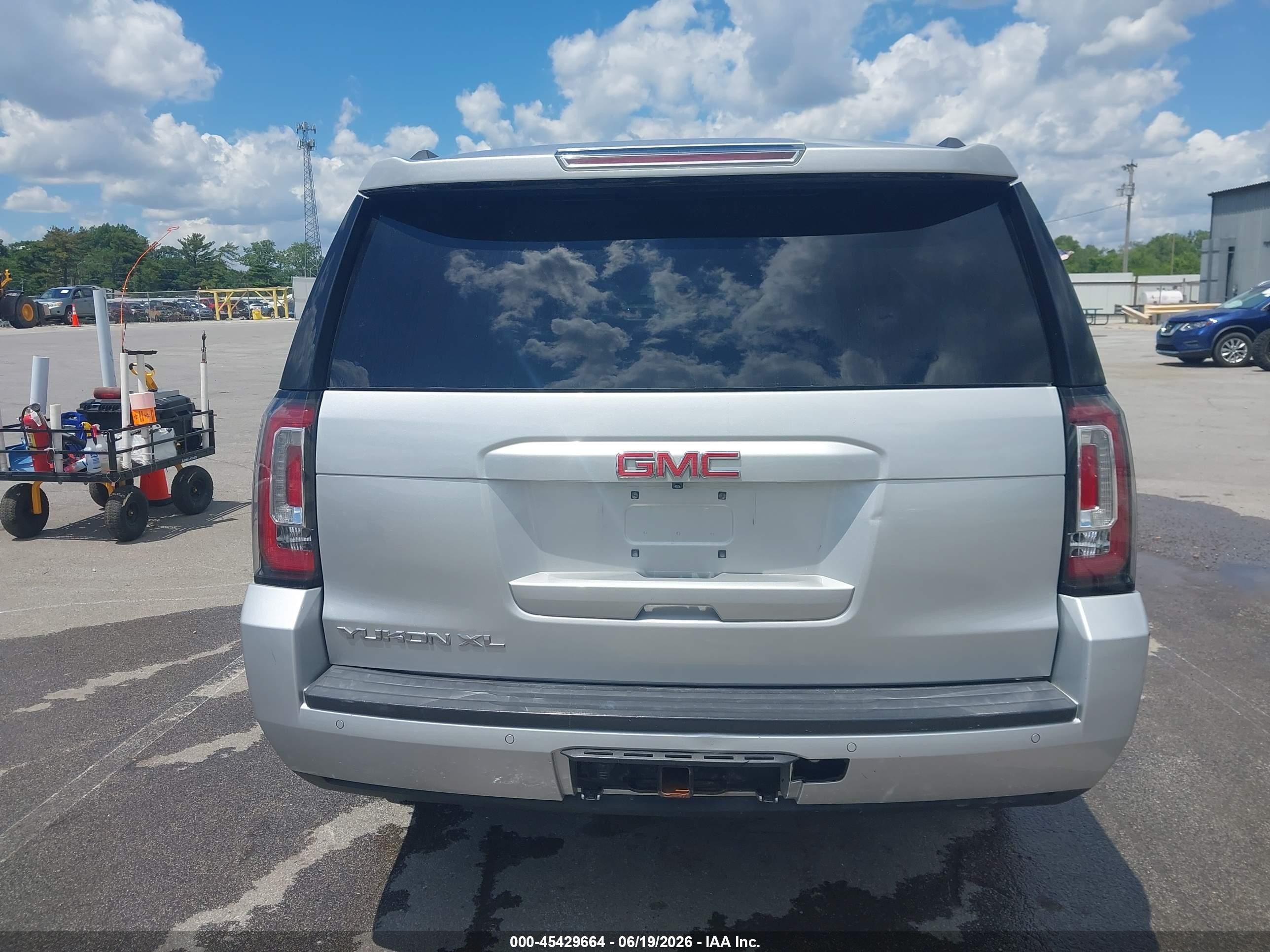 2015 Gmc Yukon Xl 1500 Slt Silver vin: 1GKS2HKC3FR694457