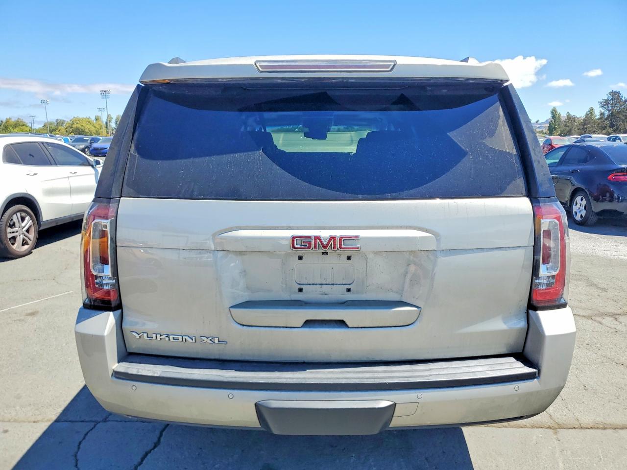 2015 Gmc Yukon Xl K1500 Slt Желто-коричневый vin: 1GKS2HKC3FR699674