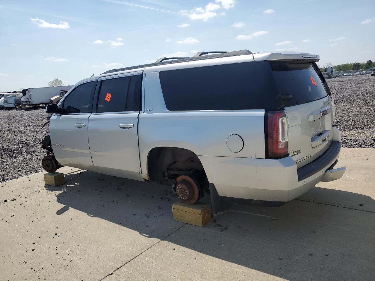 2015 Gmc Yukon Xl K1500 Slt Silver vin: 1GKS2HKC4FR611389 Damage: Left Rear Door, Dent(S) W/ Paint Dmg, 4 To 5 Inches