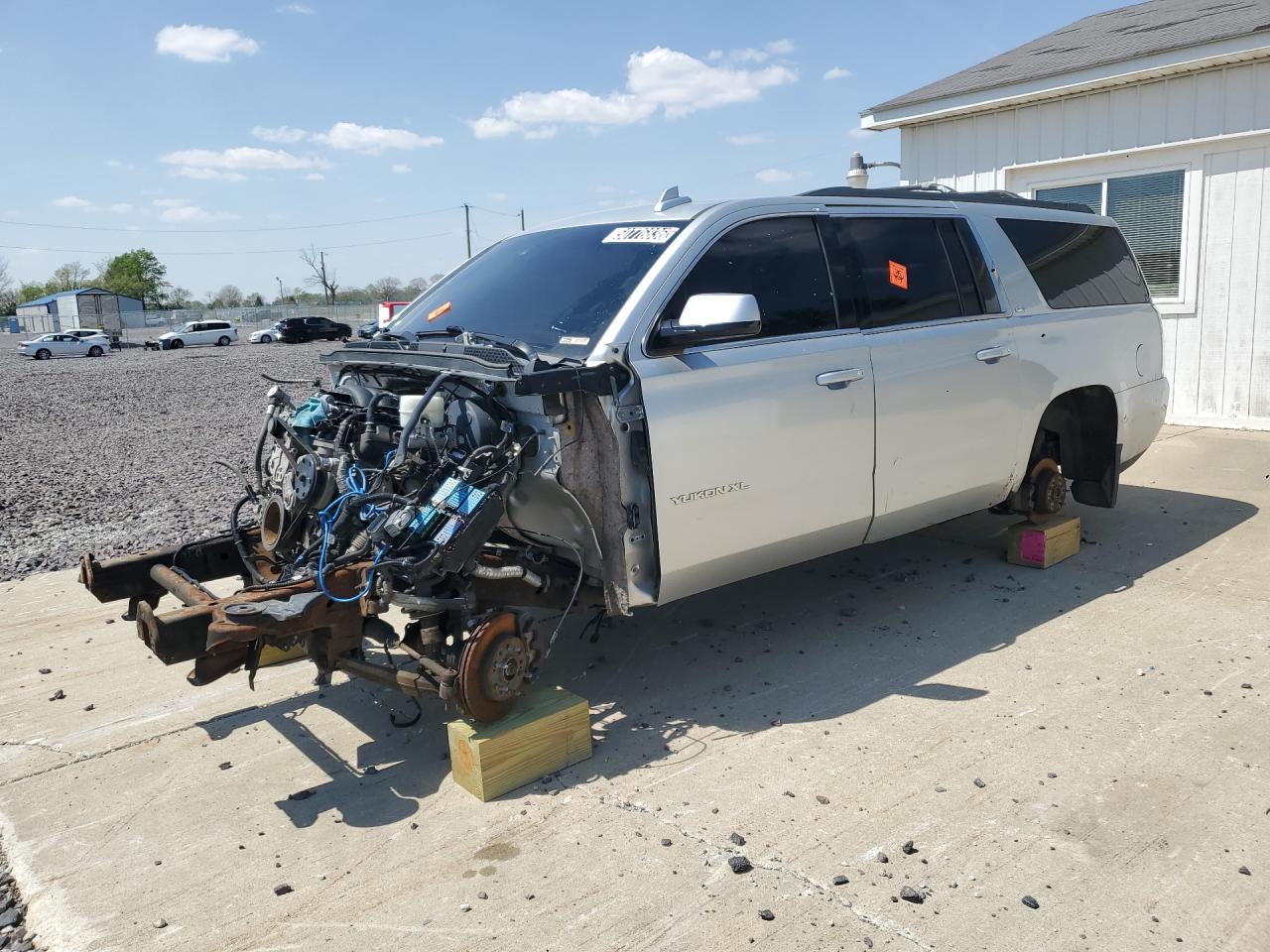 2015 Gmc Yukon Xl K1500 Slt Silver vin: 1GKS2HKC4FR611389 Damage: Left Front Fender, Missing, Replacement Required