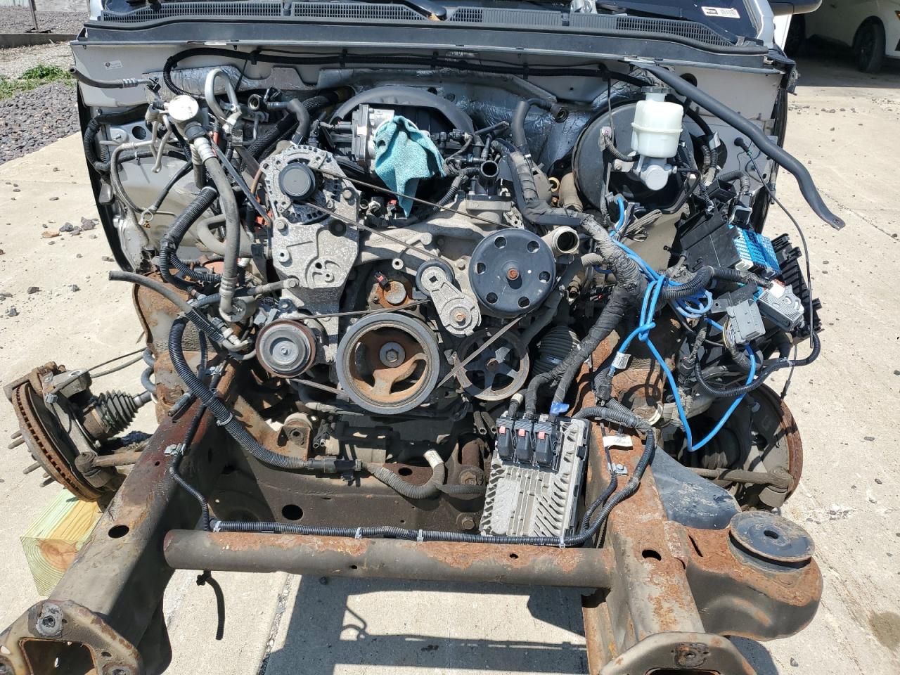 2015 Gmc Yukon Xl K1500 Slt Silver vin: 1GKS2HKC4FR611389 Damage: Suspension, Inoperable, Repair Required
