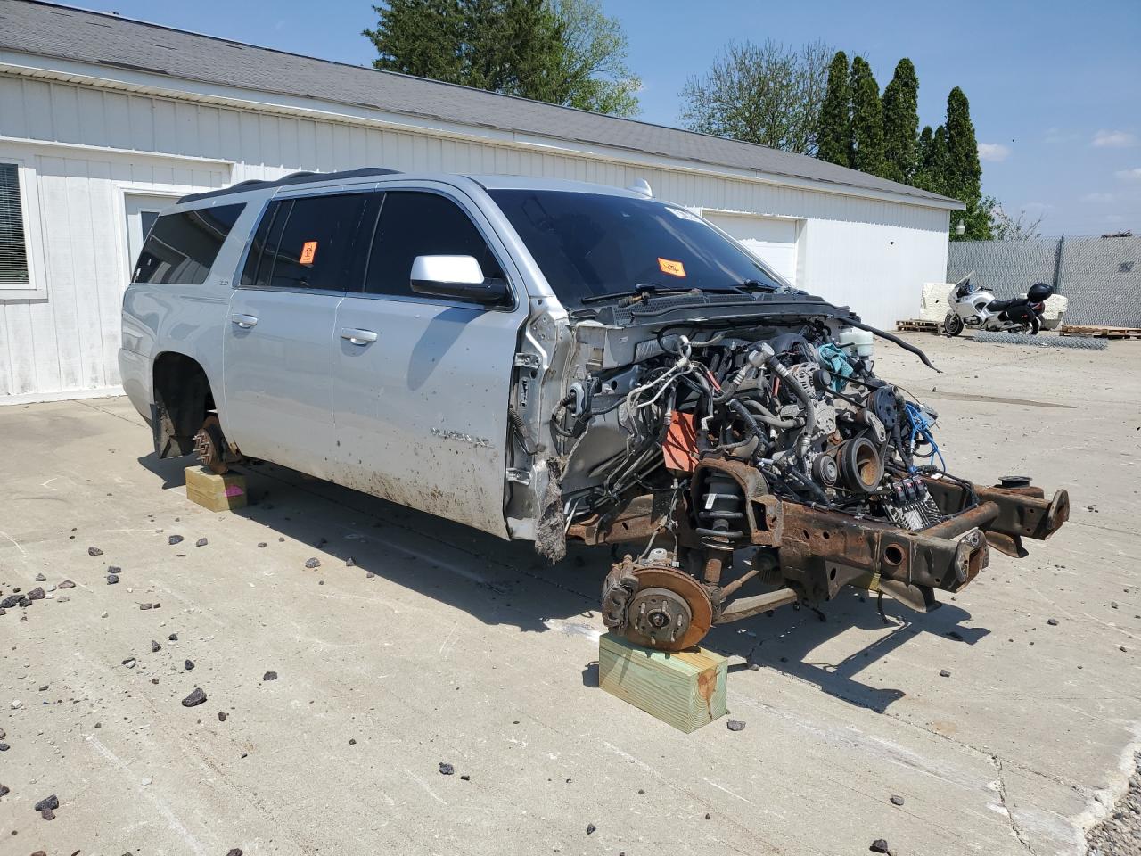 2015 Gmc Yukon Xl K1500 Slt Silver vin: 1GKS2HKC4FR611389 Damage: Right Rear Wheel, Missing, Replacement Required