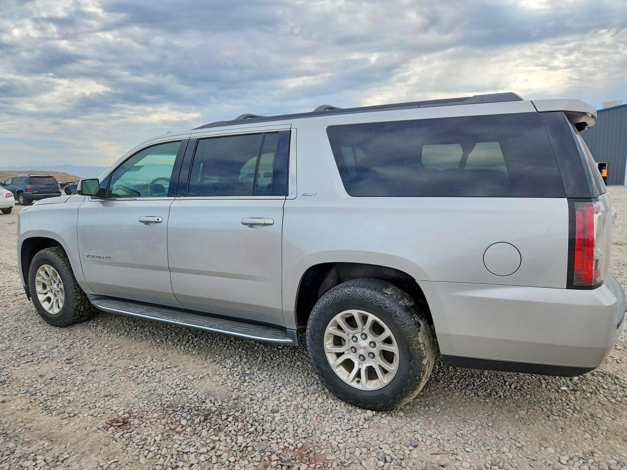 2015 Gmc Yukon Xl K1500 Slt Серебряный vin: 1GKS2HKC4FR659989