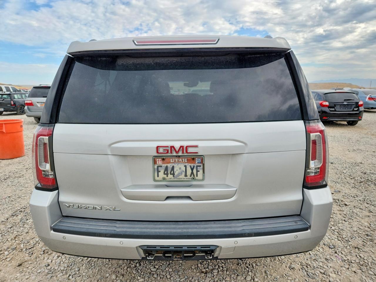 2015 Gmc Yukon Xl K1500 Slt Серебряный vin: 1GKS2HKC4FR659989