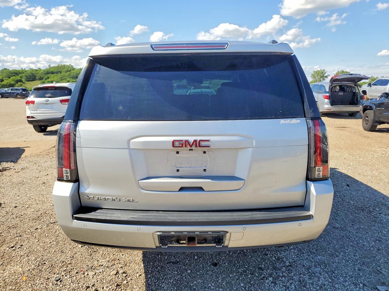 2015 Gmc Yukon Xl K1500 Slt Silver vin: 1GKS2HKC5FR176009