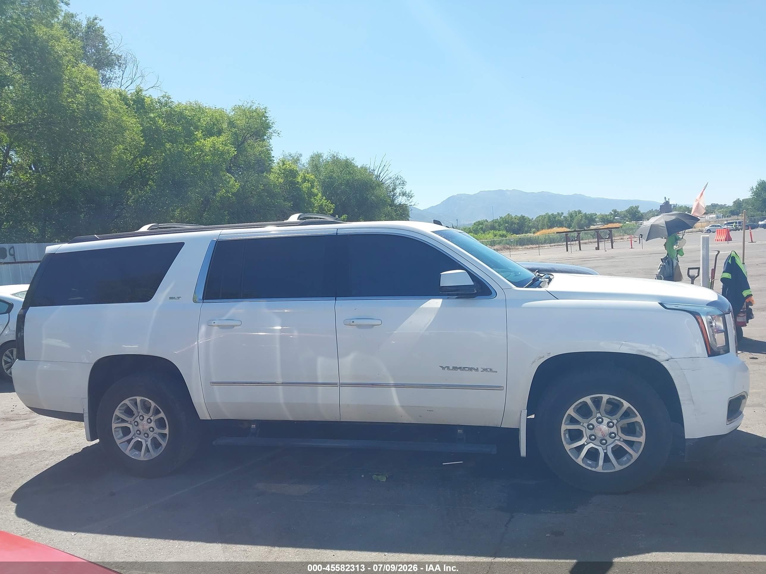 2015 Gmc Yukon Xl 1500 Slt White vin: 1GKS2HKC6FR230160