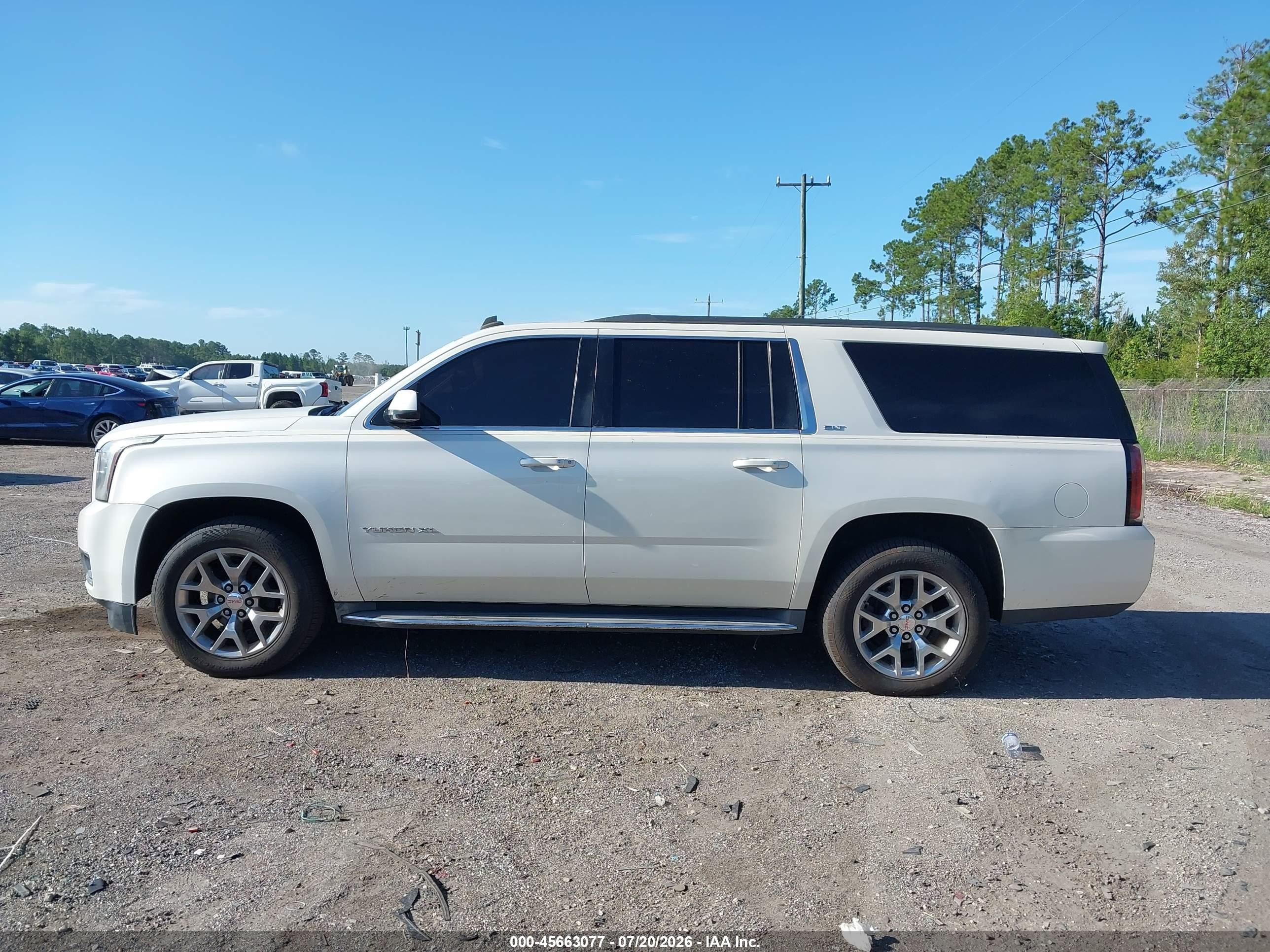 2015 Gmc Yukon Xl 1500 Slt Cream vin: 1GKS2HKC6FR234936
