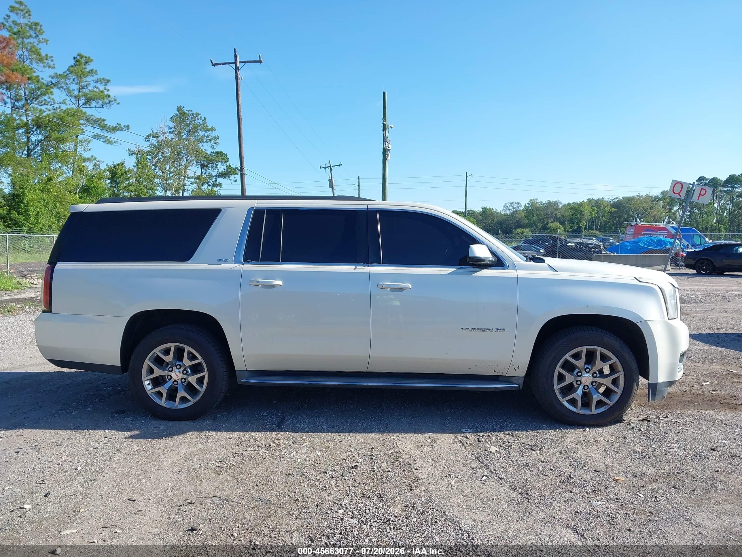 2015 Gmc Yukon Xl 1500 Slt Cream vin: 1GKS2HKC6FR234936