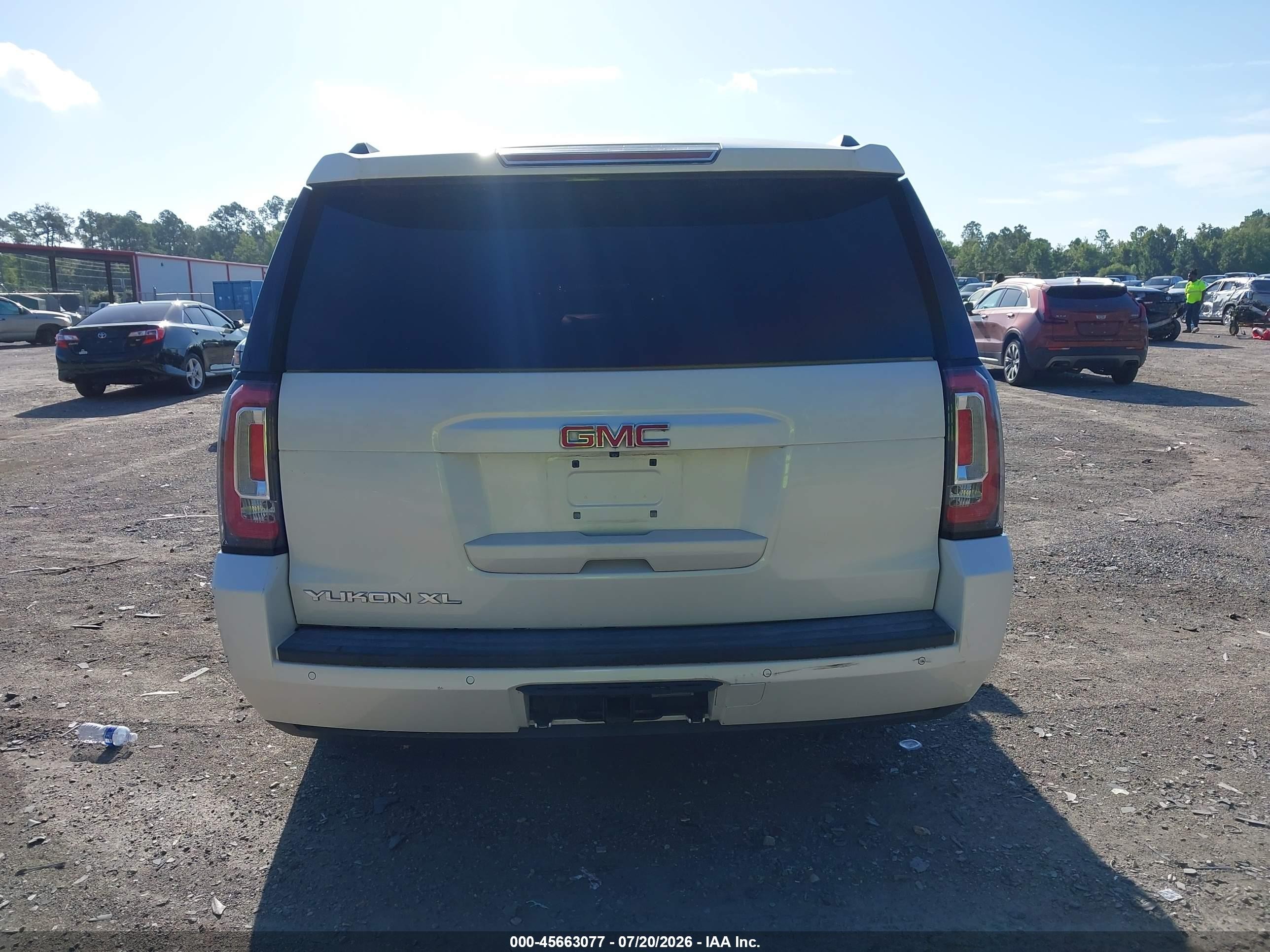 2015 Gmc Yukon Xl 1500 Slt Cream vin: 1GKS2HKC6FR234936