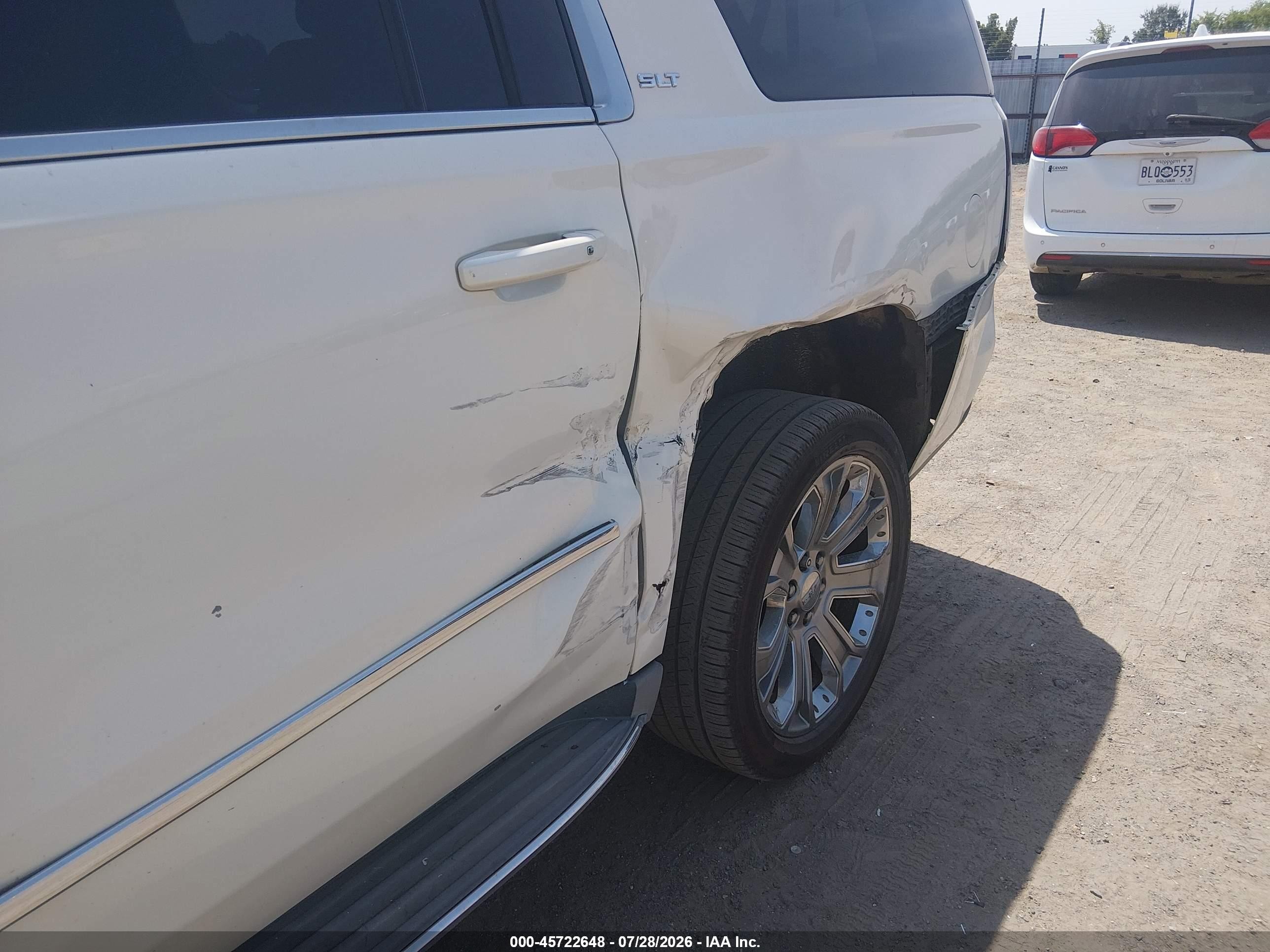 2015 Gmc Yukon Xl 1500 Slt White vin: 1GKS2HKC7FR175041