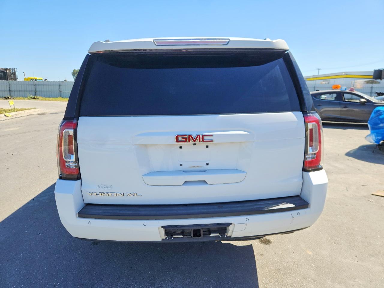 2015 Gmc Yukon Xl K1500 Slt White vin: 1GKS2HKC7FR541113