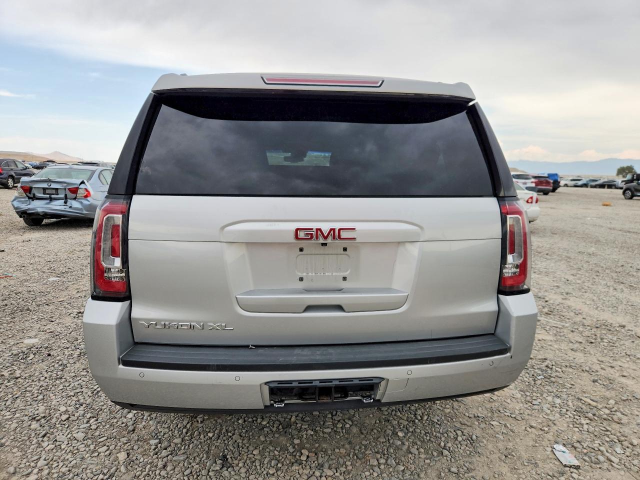 2015 Gmc Yukon Xl K1500 Slt Silver vin: 1GKS2HKC7FR691822