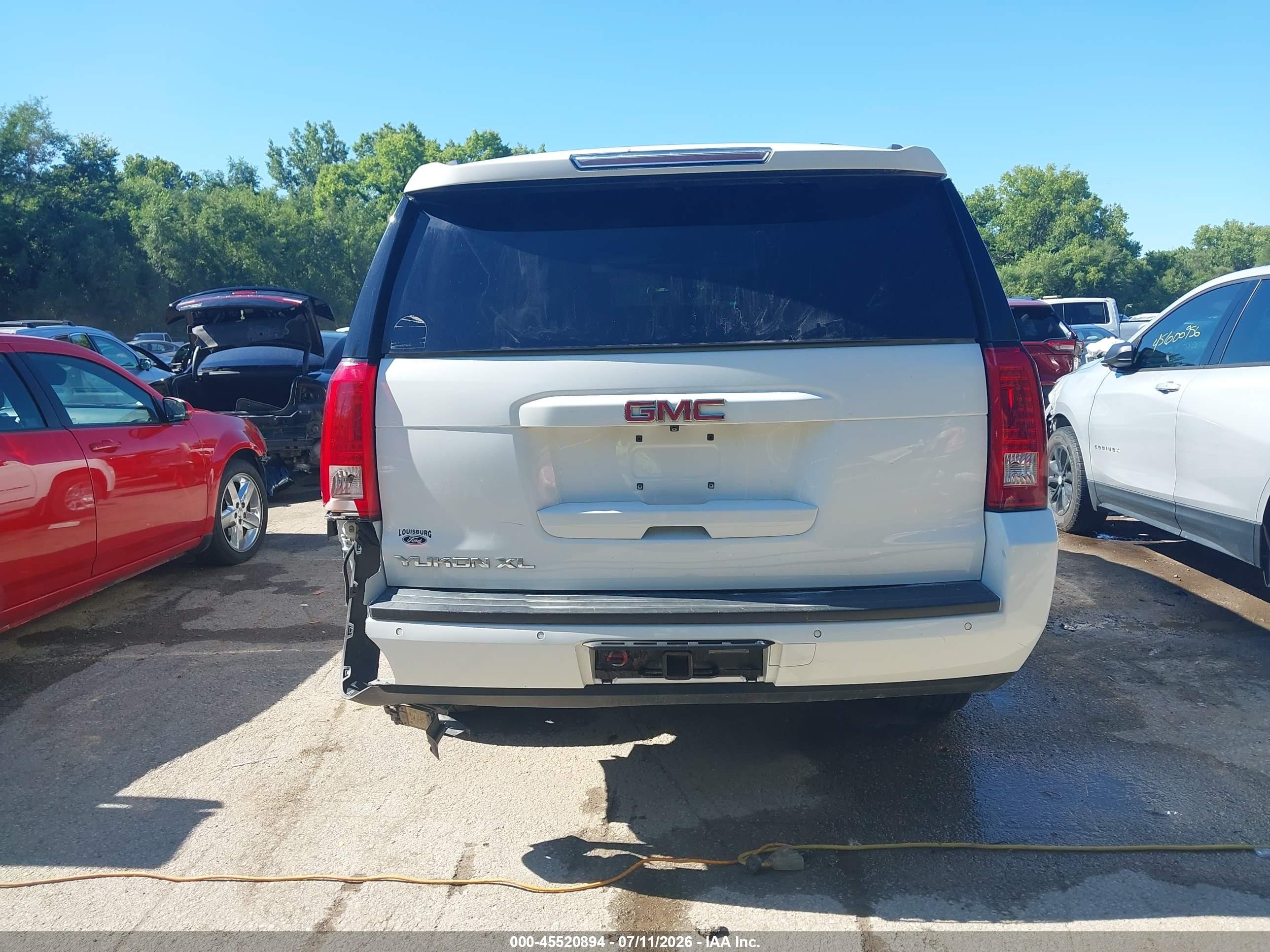 2015 Gmc Yukon Xl 1500 Slt White vin: 1GKS2HKC8FR121800