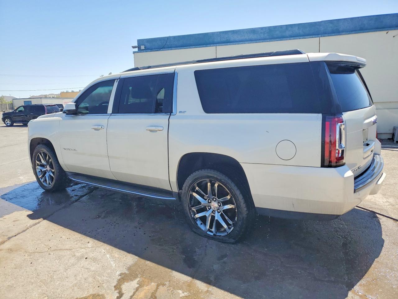 2015 Gmc Yukon Xl K1500 Slt White vin: 1GKS2HKCXFR576972