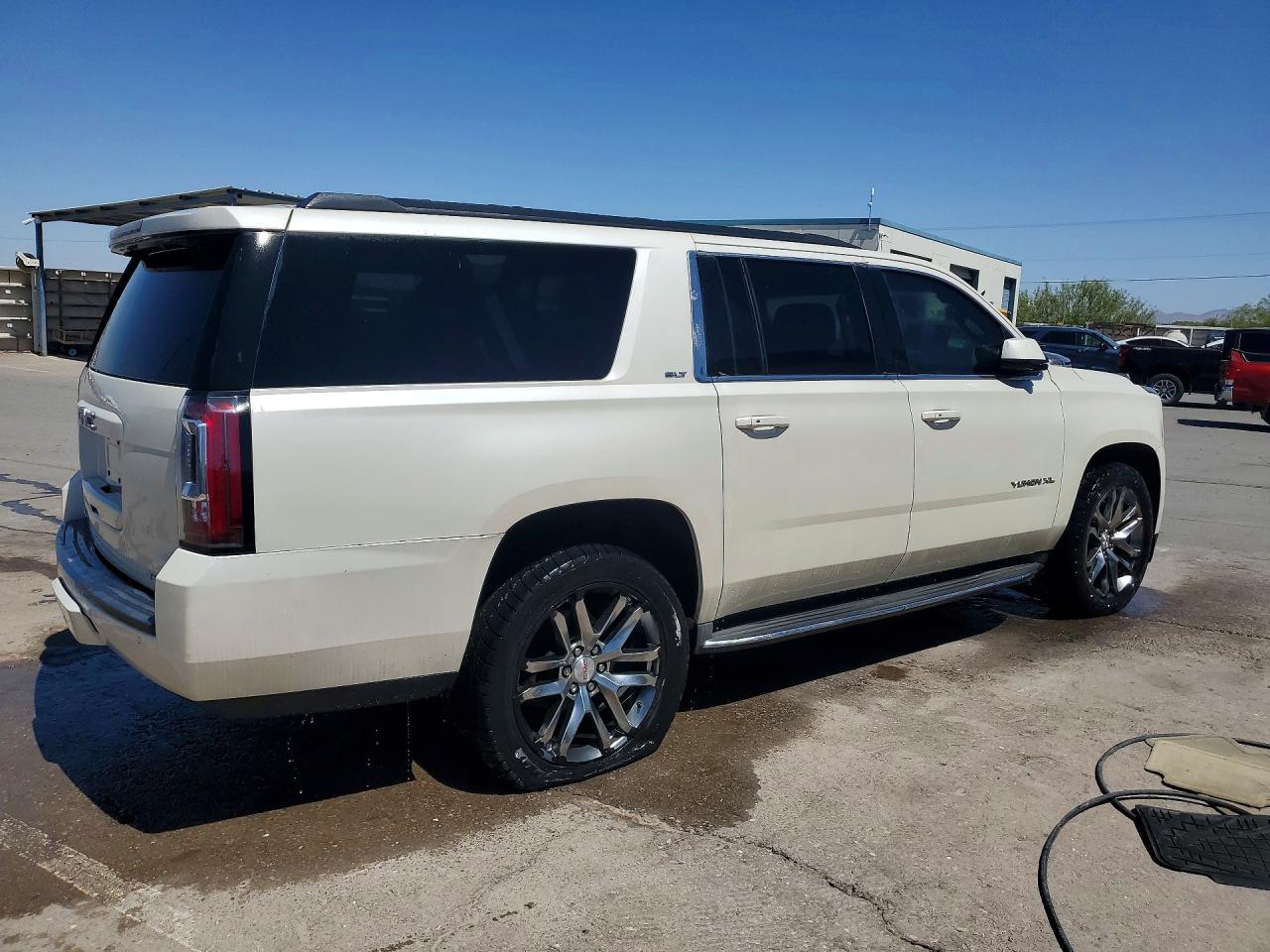 2015 Gmc Yukon Xl K1500 Slt White vin: 1GKS2HKCXFR576972