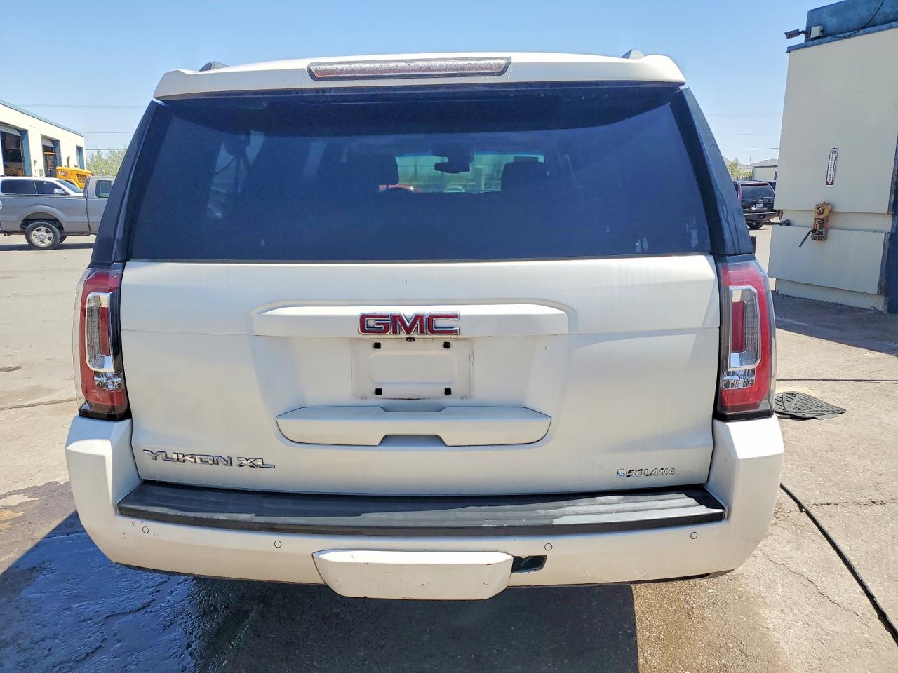 2015 Gmc Yukon Xl K1500 Slt White vin: 1GKS2HKCXFR576972