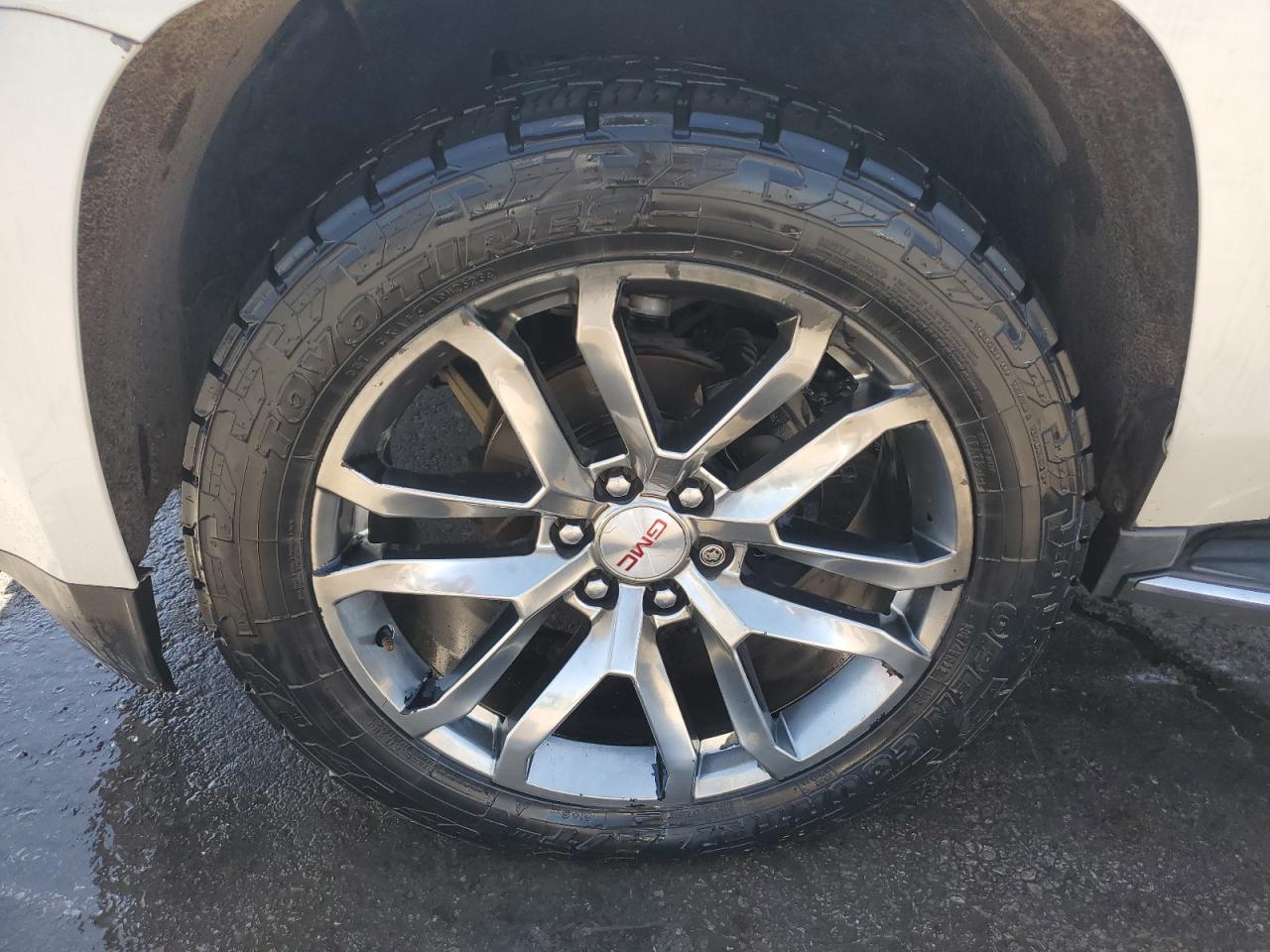 2015 Gmc Yukon Xl K1500 Slt White vin: 1GKS2HKCXFR576972 Damage: Left Front Wheel, Curb Rash, > 12 Inches