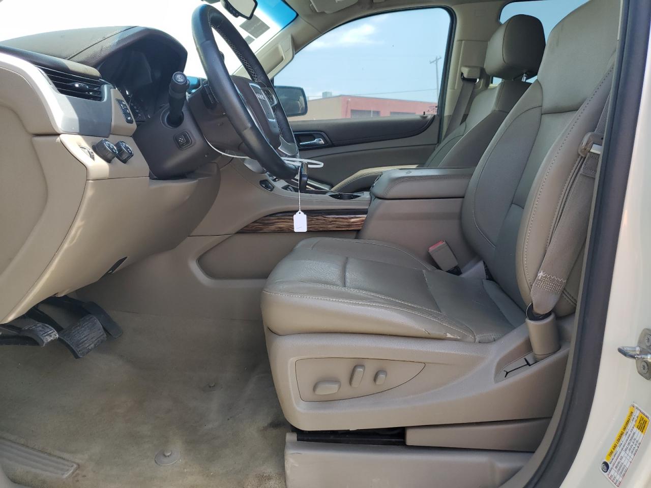 2015 Gmc Yukon Xl K1500 Slt White vin: 1GKS2HKCXFR576972 Damage: Left Front Seat Cushion, Torn, 6 To 7 Inches