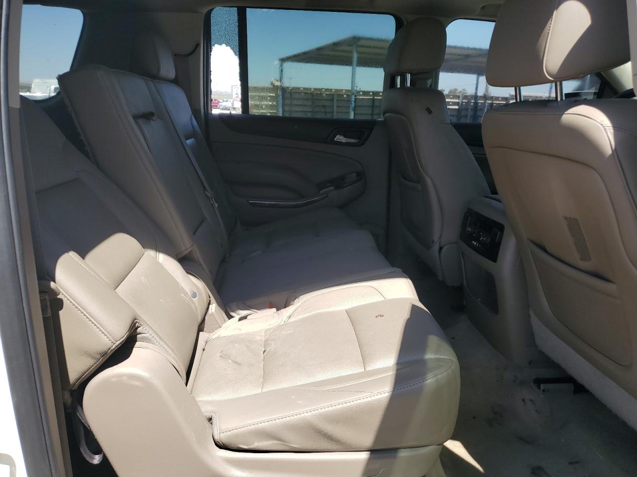 2015 Gmc Yukon Xl K1500 Slt White vin: 1GKS2HKCXFR576972 Damage: Lr Door Fixed Glass, Broken, Replacement Required