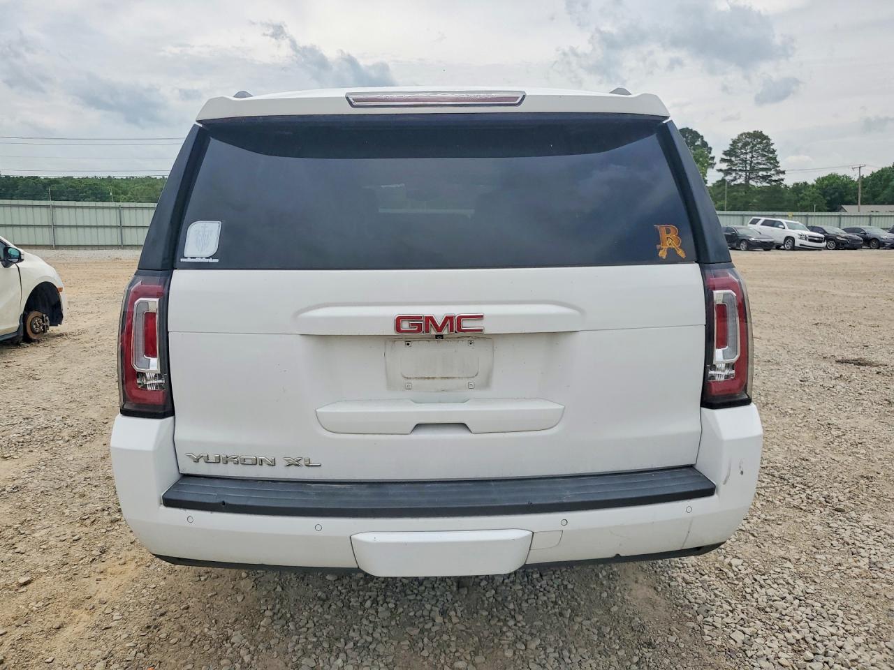 2015 Gmc Yukon Xl White vin: 1GKS2HKCXFR675291