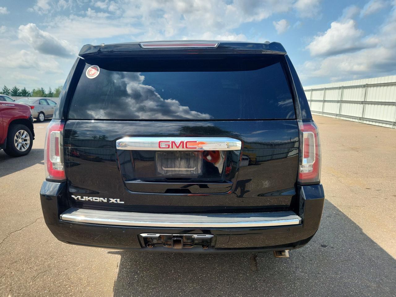 2018 Gmc Yukon Xl Denali Black vin: 1GKS2HKJ2JR136333