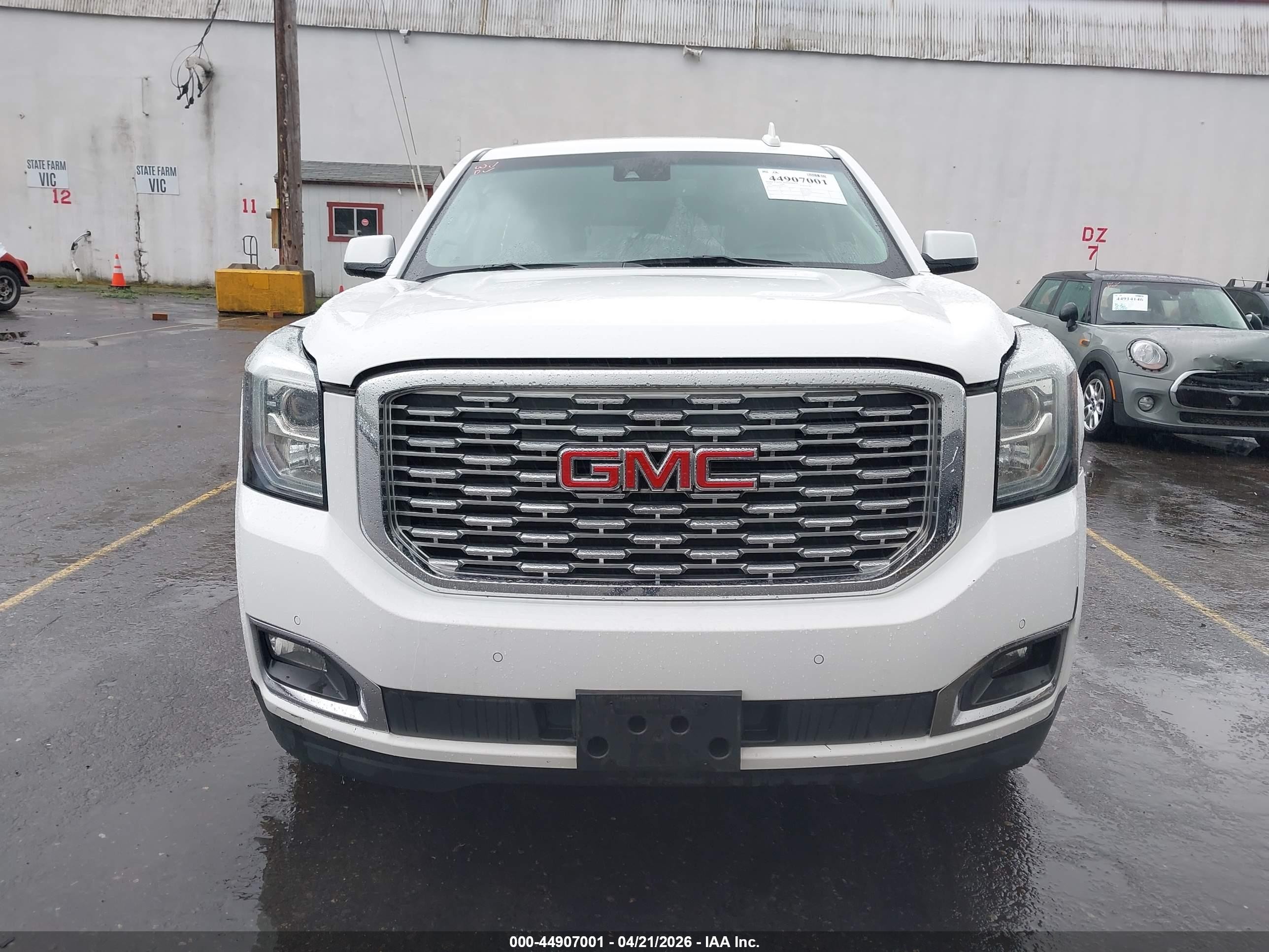 2018 Gmc Yukon Xl Denali White vin: 1GKS2HKJ2JR170451