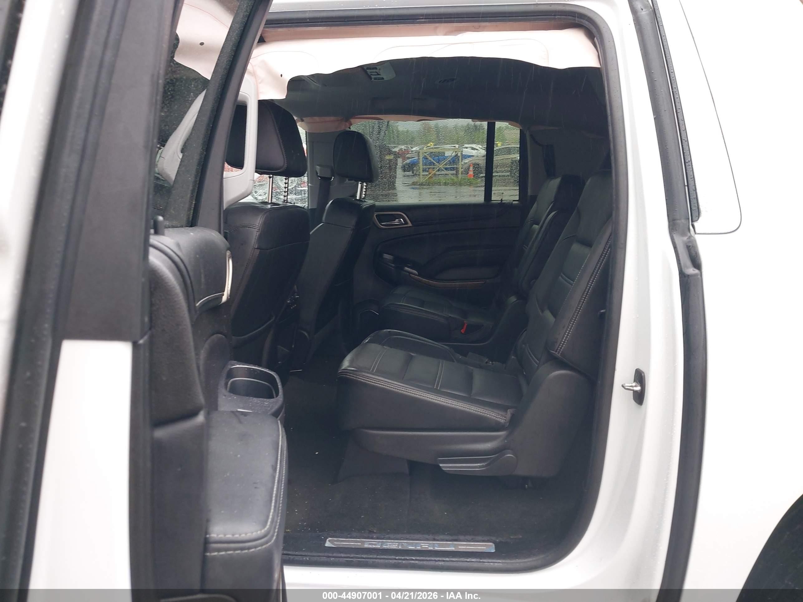 2018 Gmc Yukon Xl Denali White vin: 1GKS2HKJ2JR170451