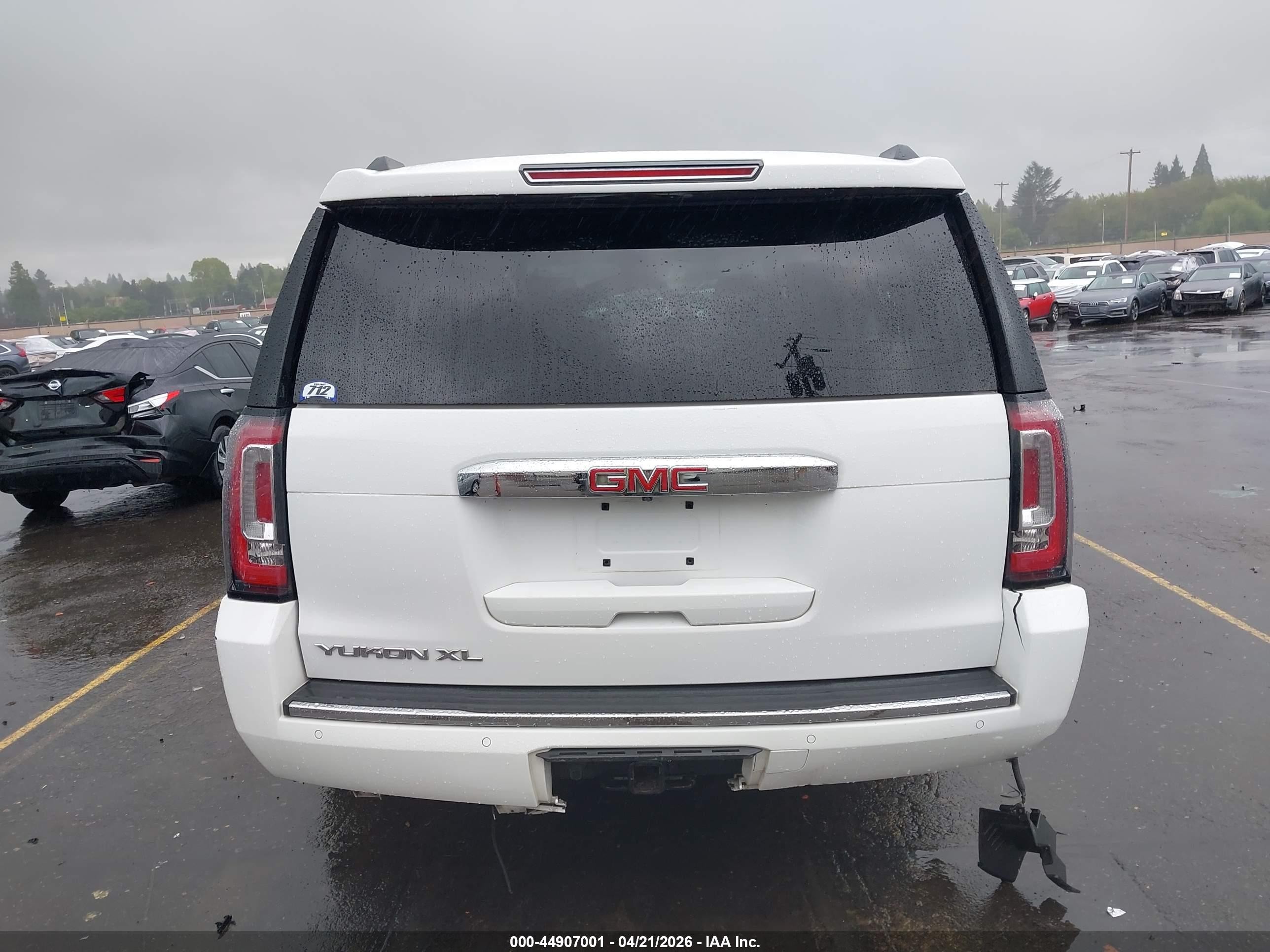 2018 Gmc Yukon Xl Denali White vin: 1GKS2HKJ2JR170451
