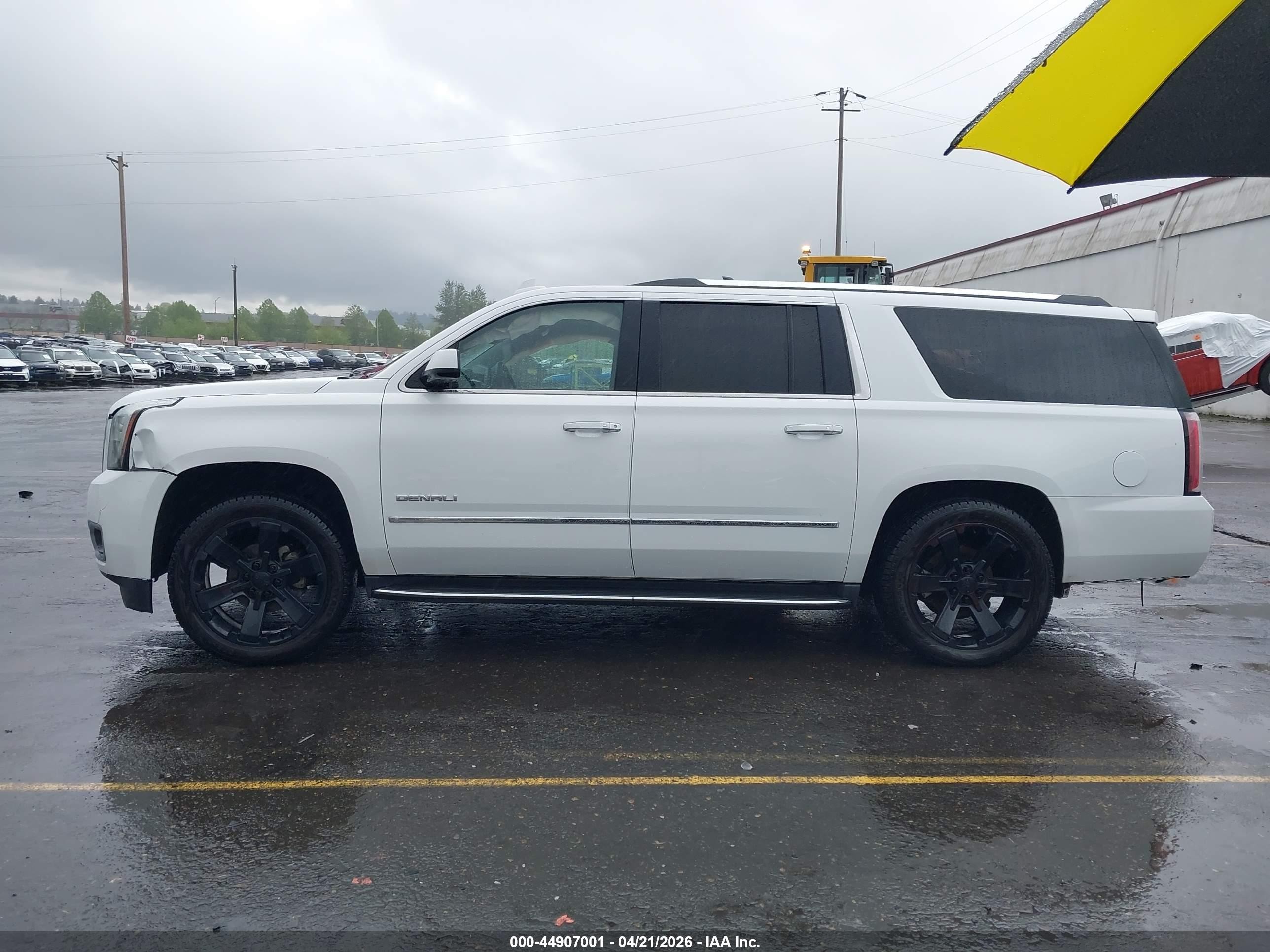 2018 Gmc Yukon Xl Denali White vin: 1GKS2HKJ2JR170451