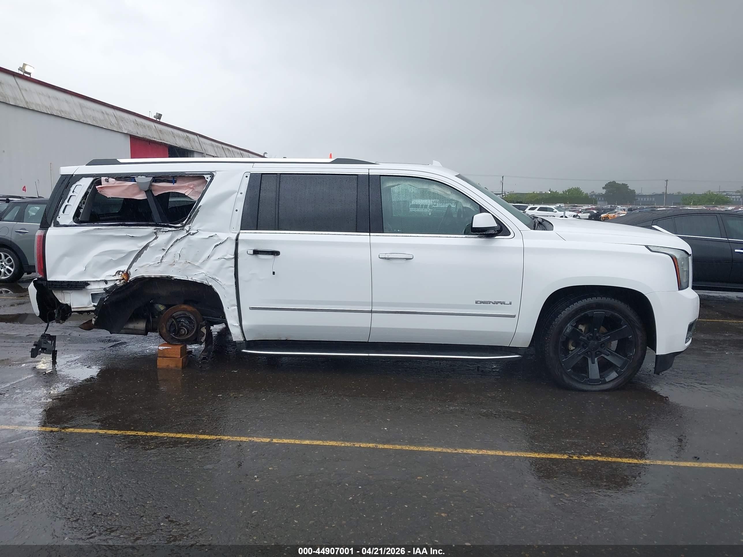 2018 Gmc Yukon Xl Denali White vin: 1GKS2HKJ2JR170451