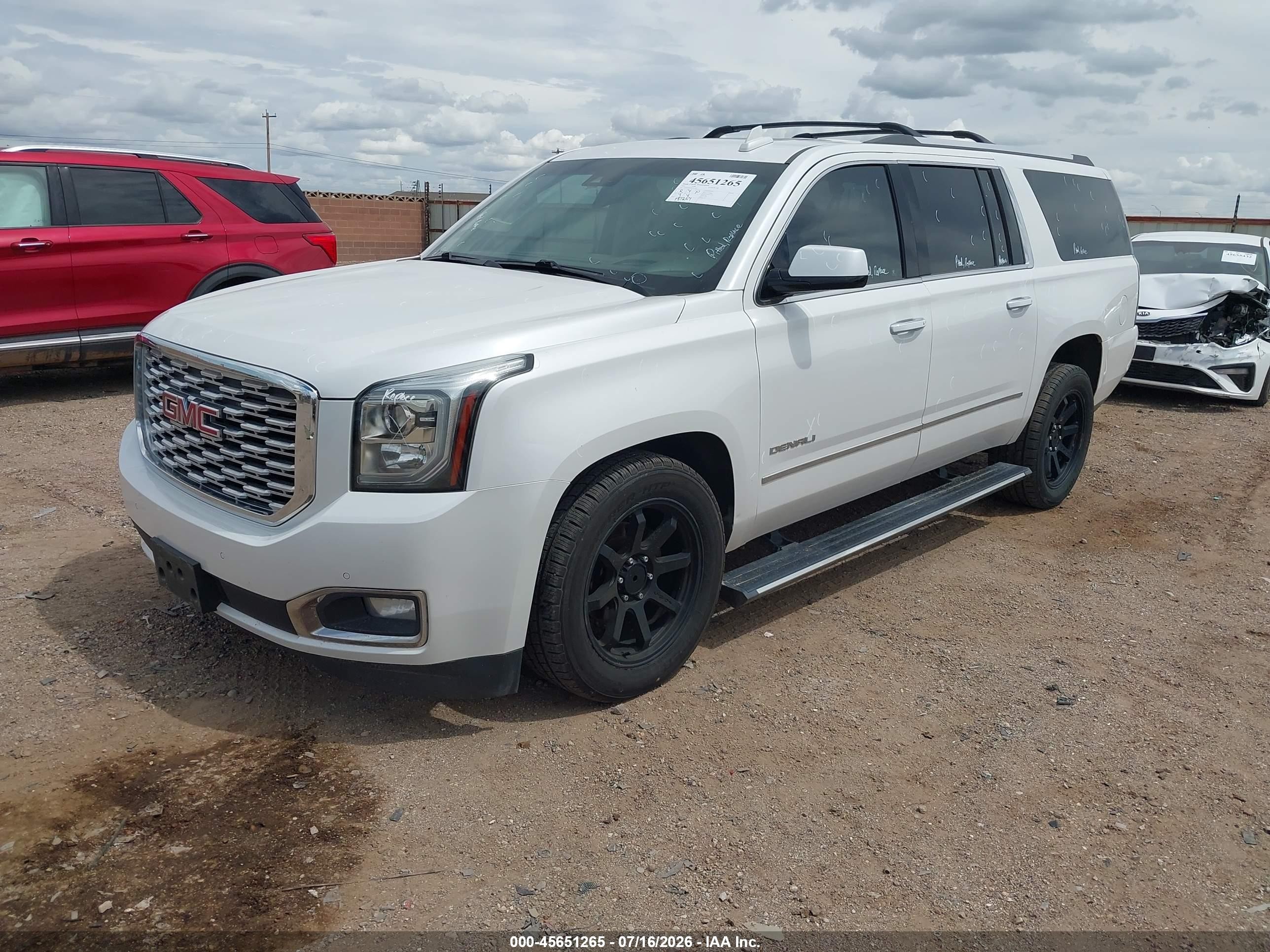 2020 Gmc Yukon Xl 4wd Denali White vin: 1GKS2HKJ8LR135447