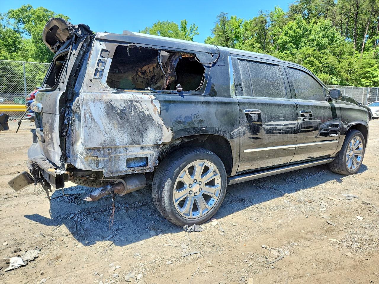 2015 Gmc Yukon Xl Denali Black vin: 1GKS2JKJ0FR167417