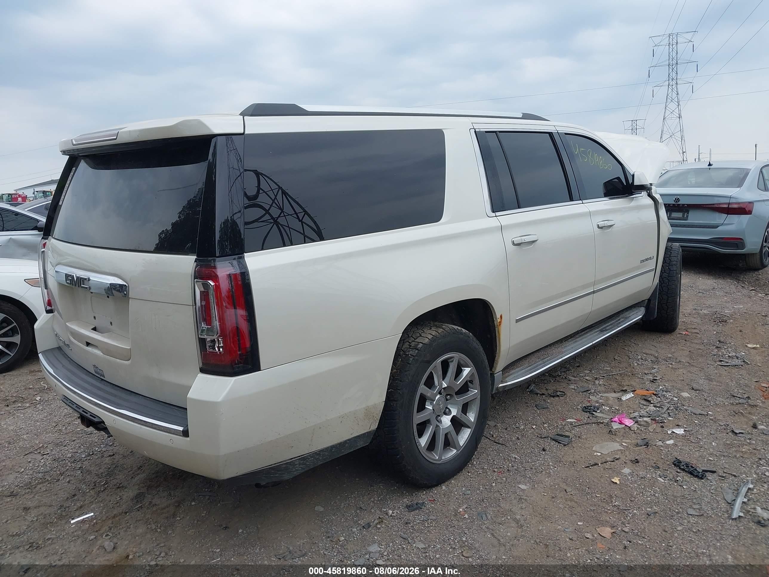 2015 Gmc Yukon Xl 1500 Denali White vin: 1GKS2JKJ0FR215210