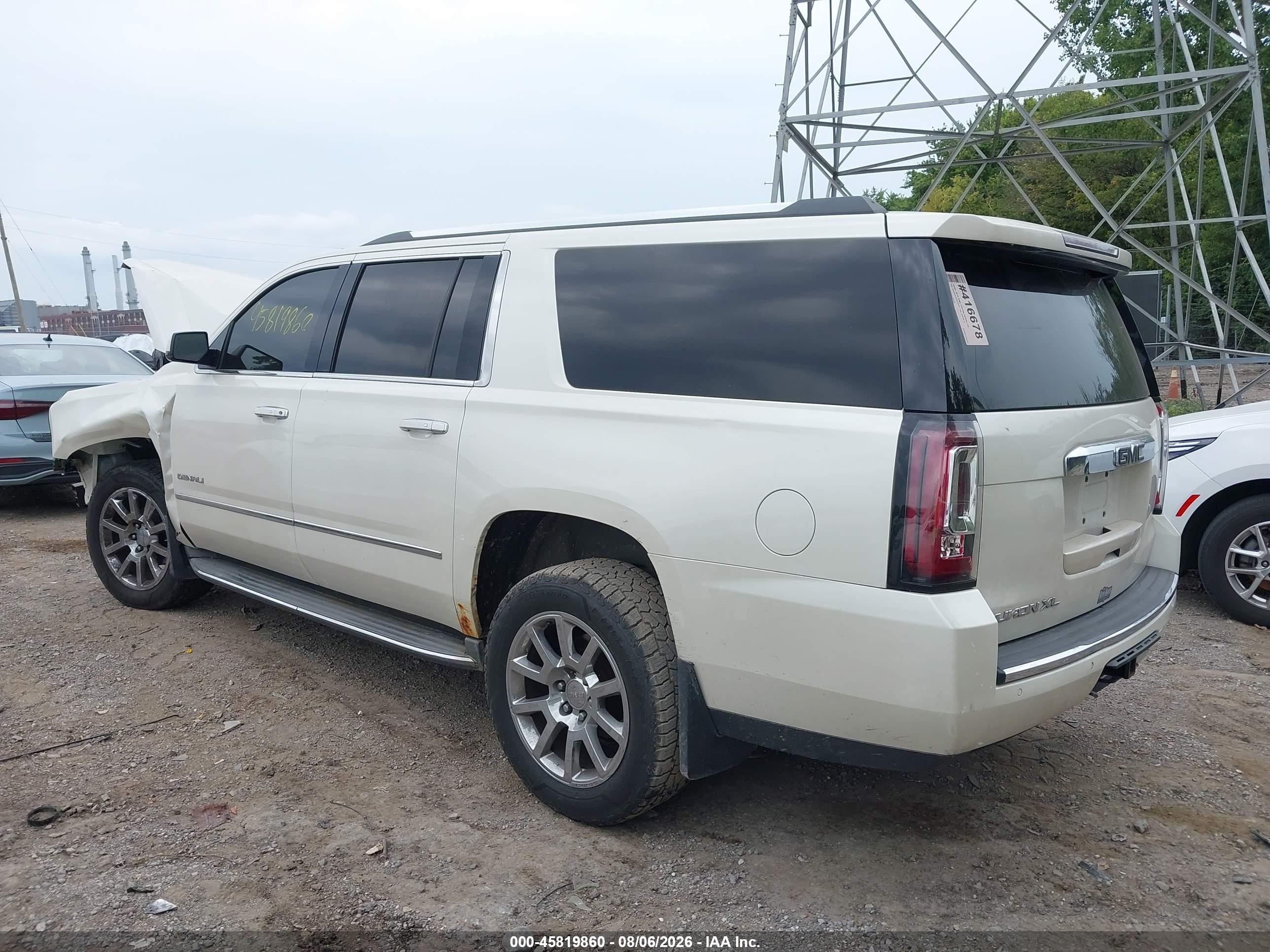 2015 Gmc Yukon Xl 1500 Denali White vin: 1GKS2JKJ0FR215210