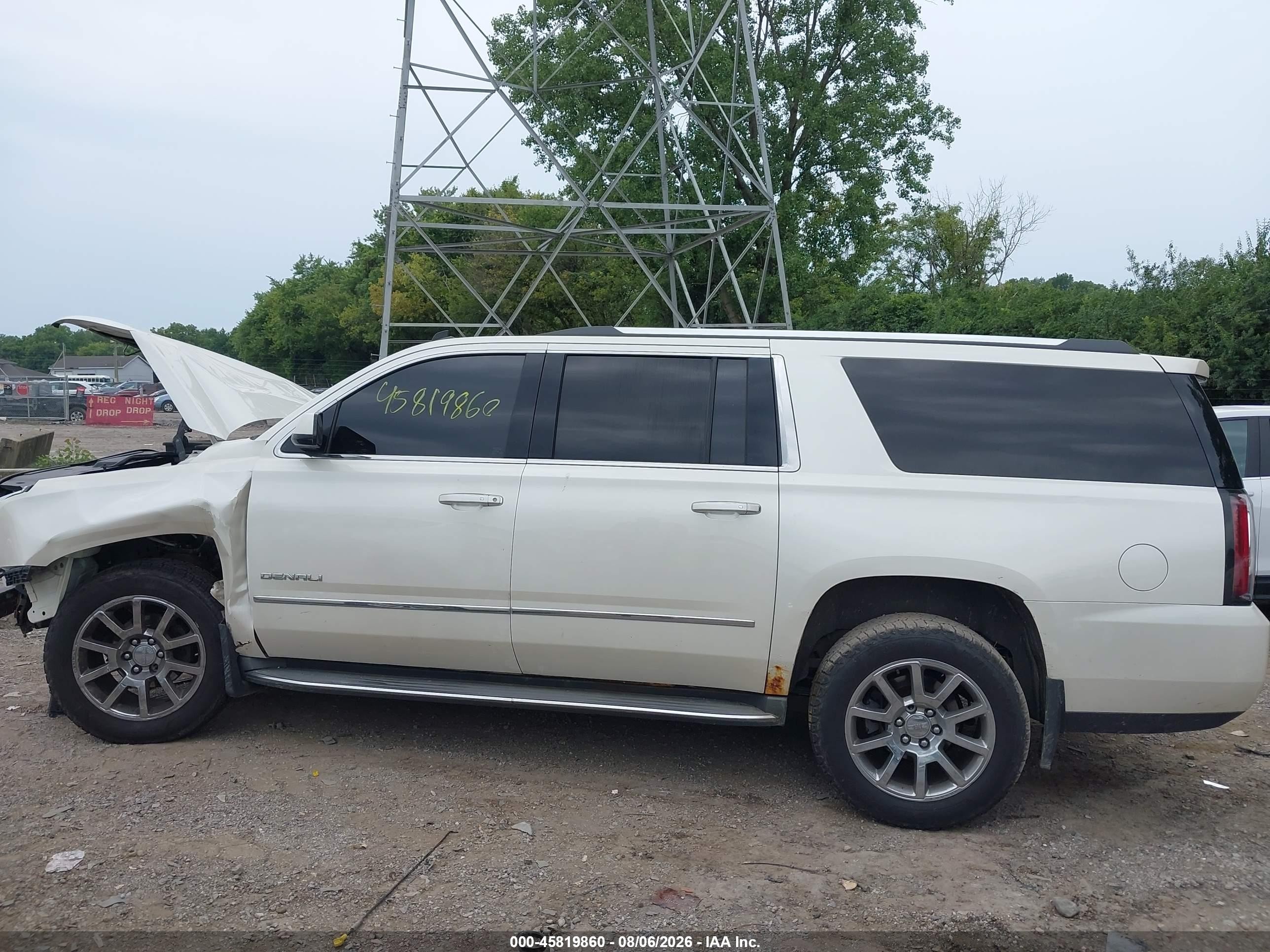2015 Gmc Yukon Xl 1500 Denali White vin: 1GKS2JKJ0FR215210