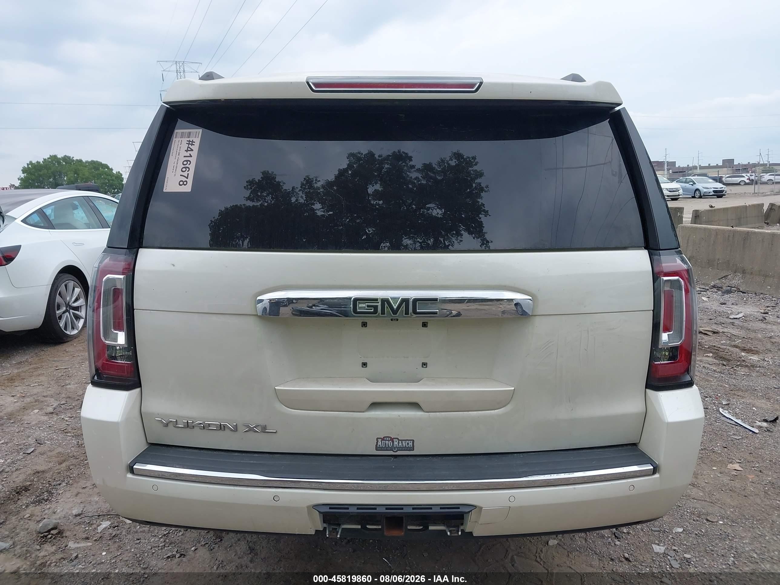 2015 Gmc Yukon Xl 1500 Denali White vin: 1GKS2JKJ0FR215210