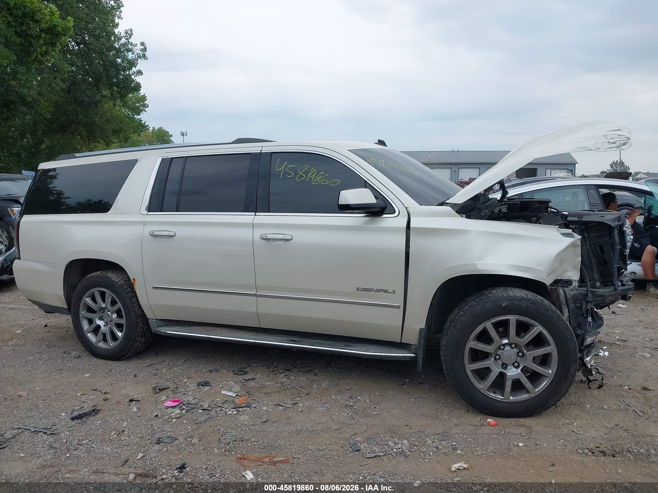 2015 Gmc Yukon Xl 1500 Denali White vin: 1GKS2JKJ0FR215210
