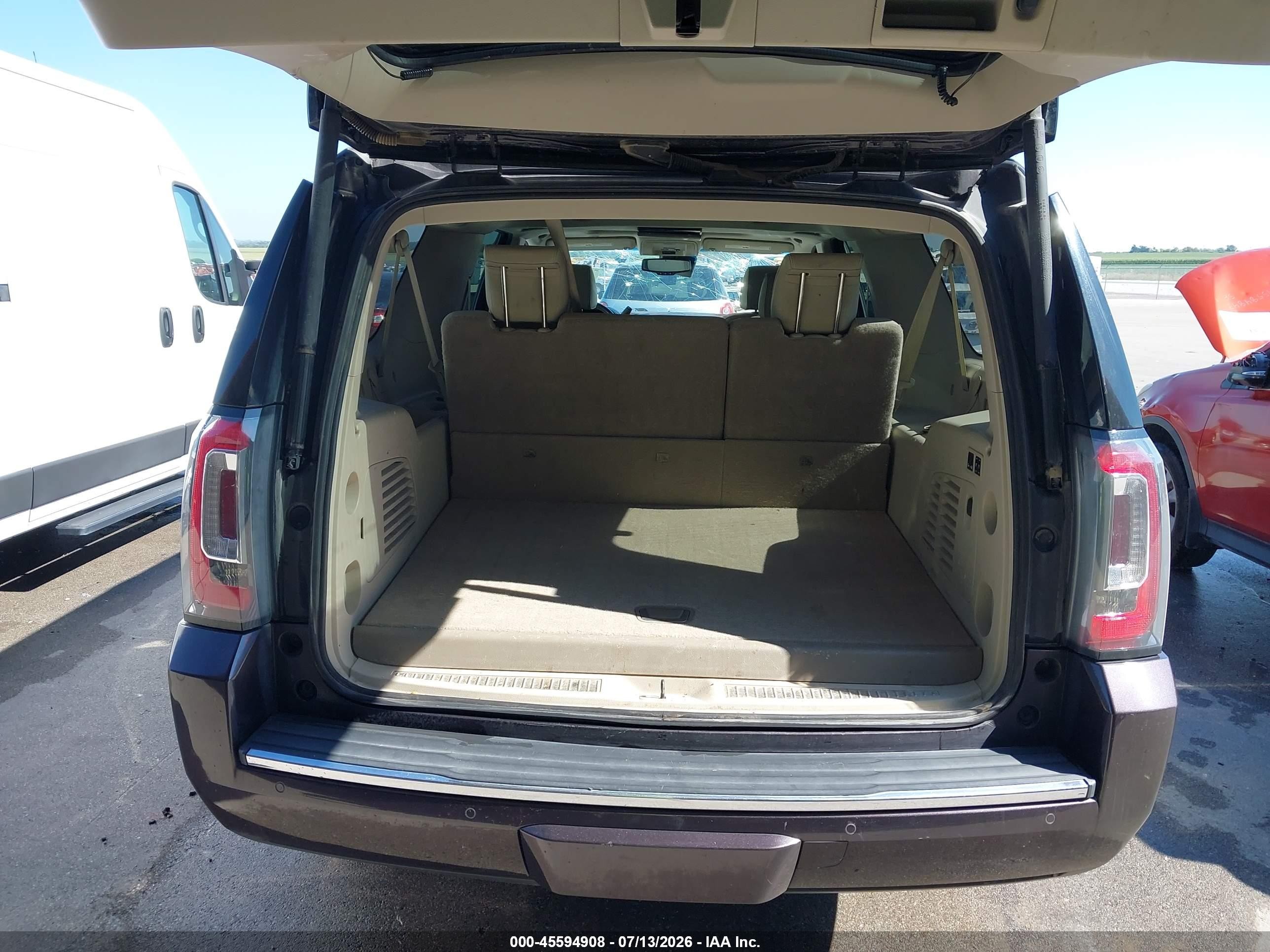 2015 Gmc Yukon Xl 1500 Denali Gray vin: 1GKS2JKJ1FR682376