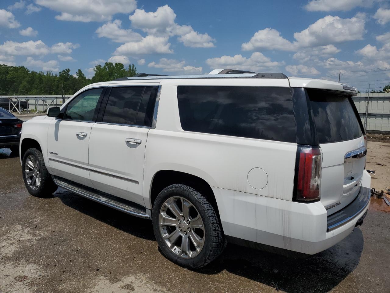 2015 Gmc Yukon Xl Denali White vin: 1GKS2JKJ2FR221882 Damage: Left Rear Door, Dent(S) W/No Paint Dmg, < 1/8 Inch
