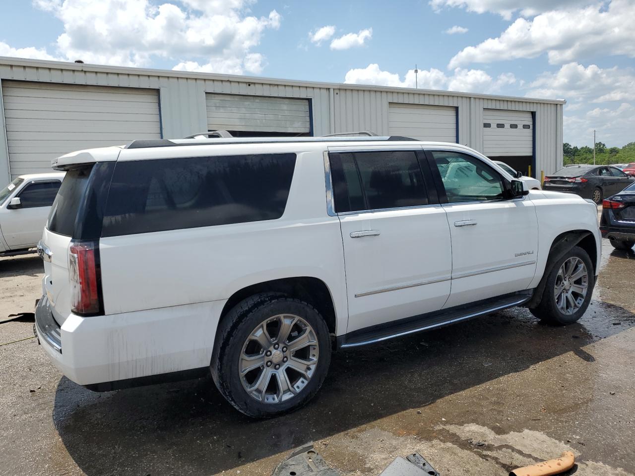 2015 Gmc Yukon Xl Denali White vin: 1GKS2JKJ2FR221882 Damage: Right Qtr Panel, Dent(S) W/No Paint Dmg, < 1/8 Inch