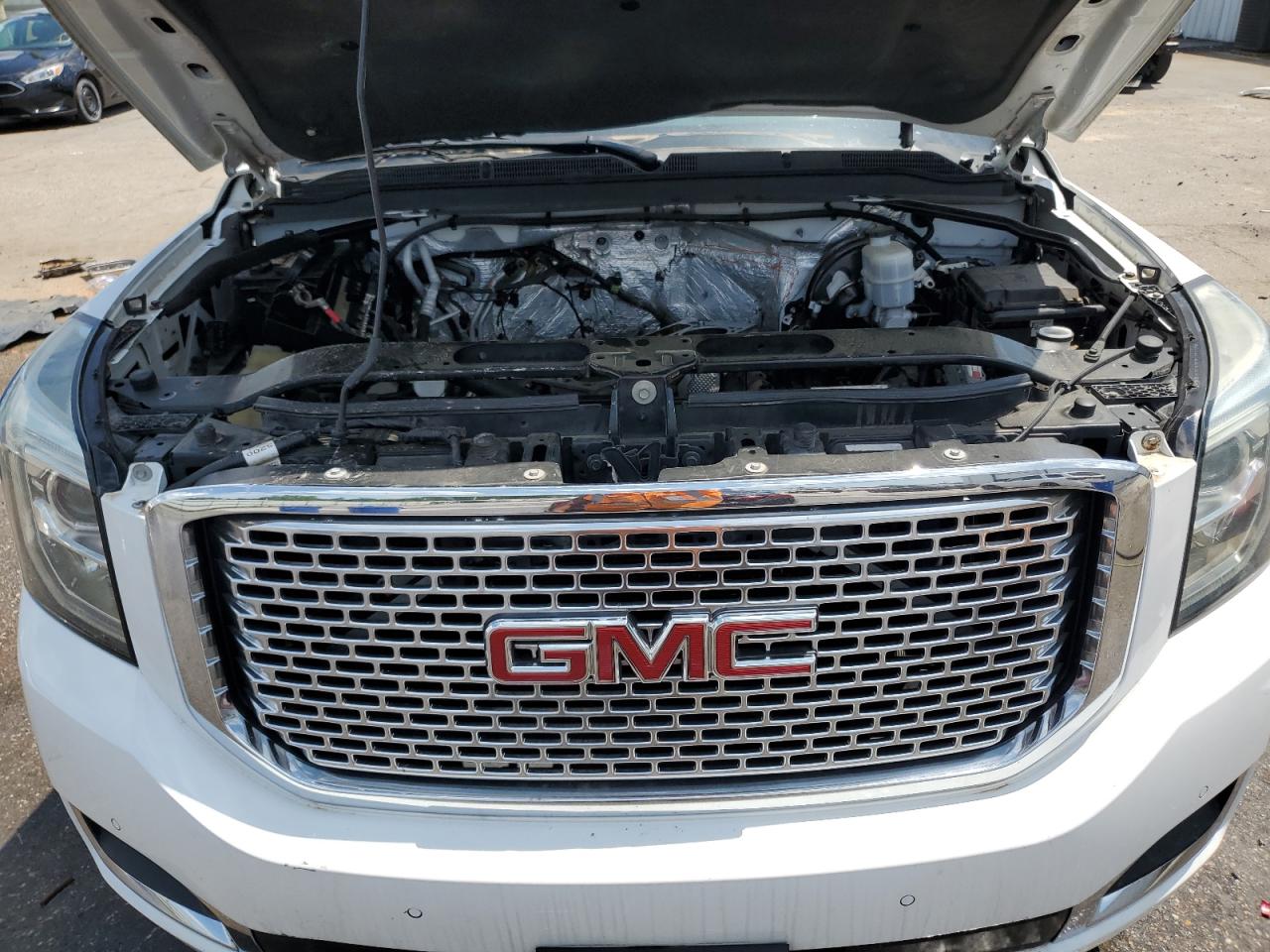 2015 Gmc Yukon Xl Denali White vin: 1GKS2JKJ2FR221882 Damage: Engine, Broken, Repair Required