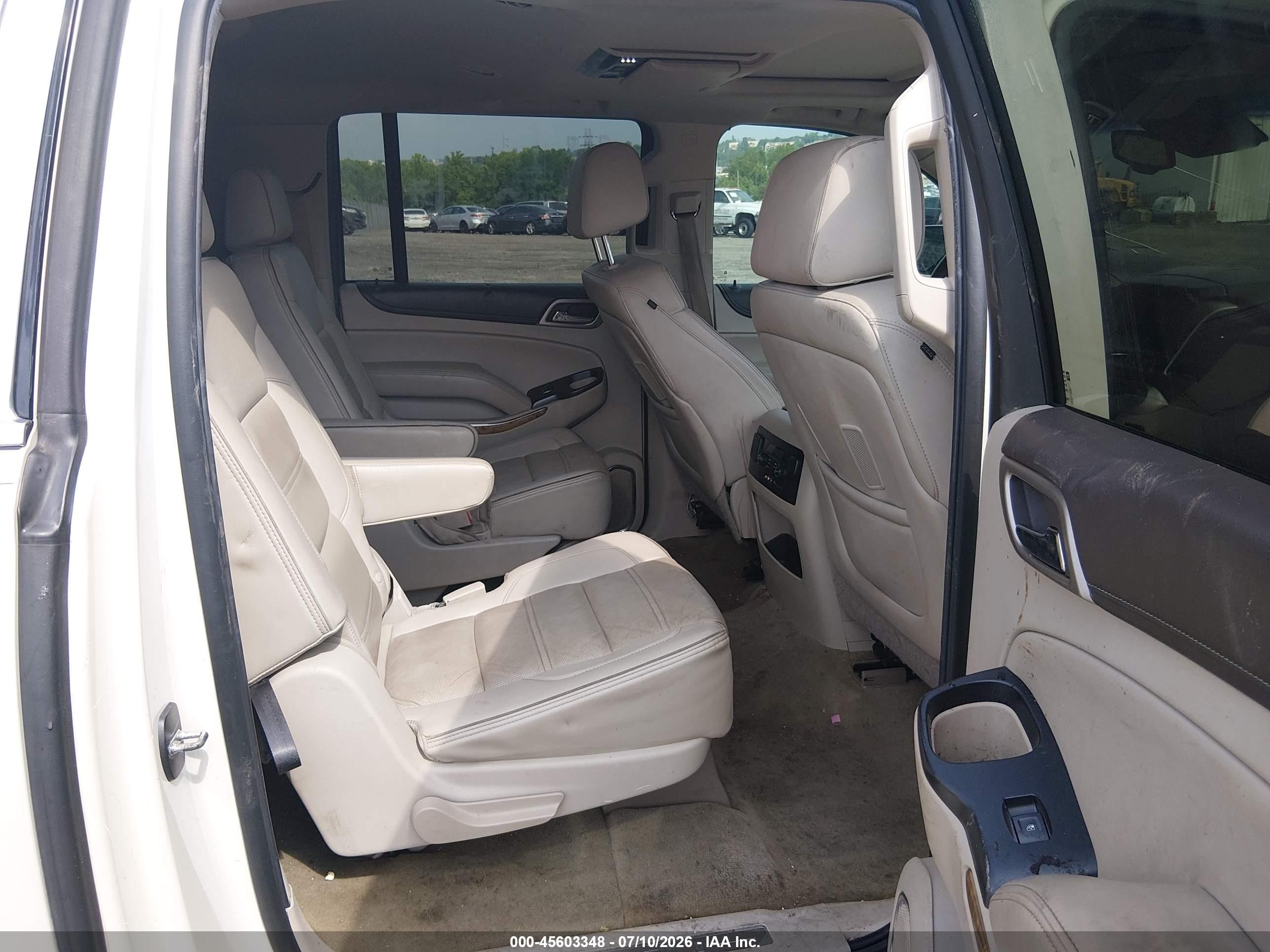2015 Gmc Yukon Xl 1500 Denali White vin: 1GKS2JKJ2FR565812