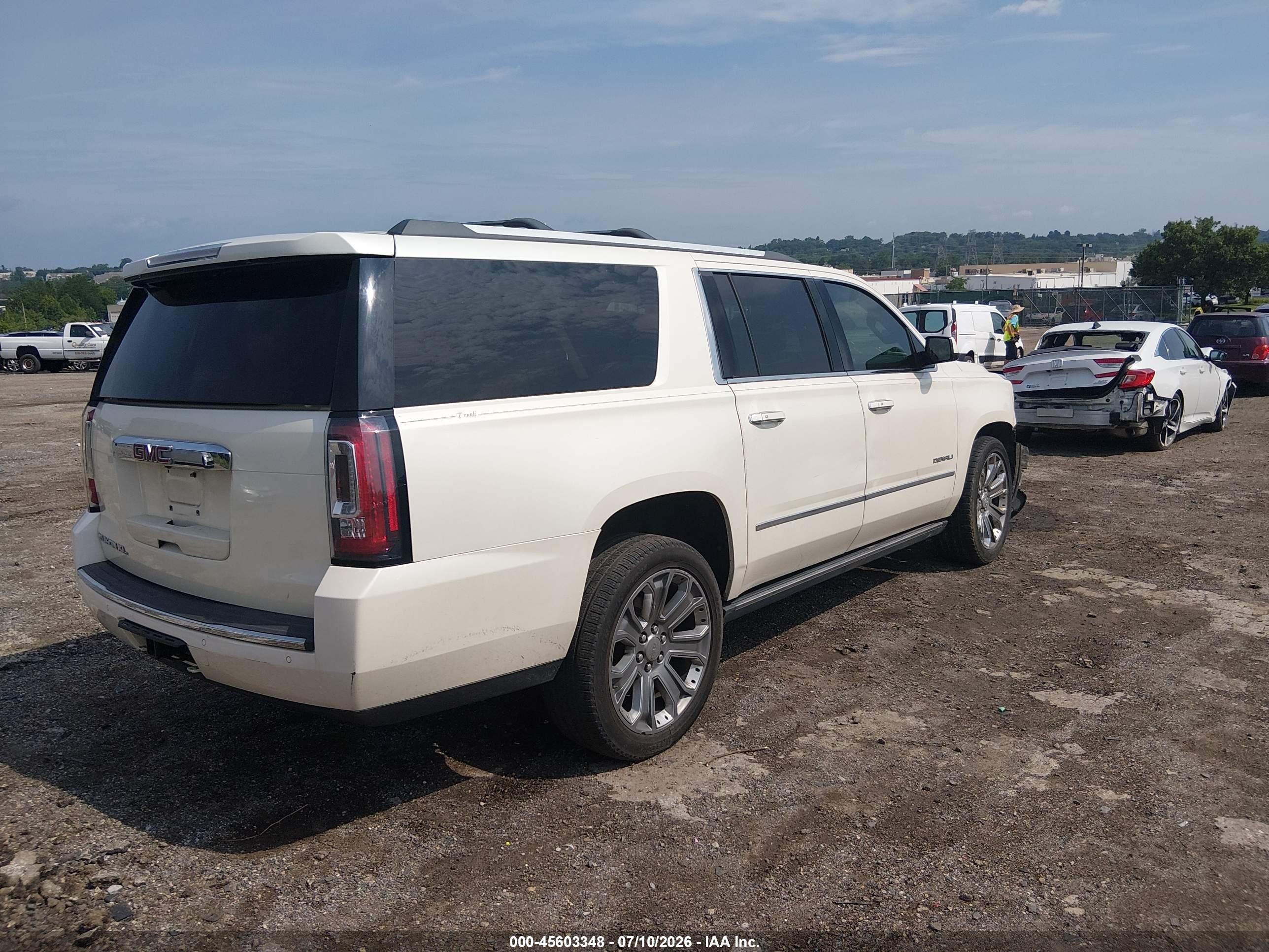 2015 Gmc Yukon Xl 1500 Denali White vin: 1GKS2JKJ2FR565812
