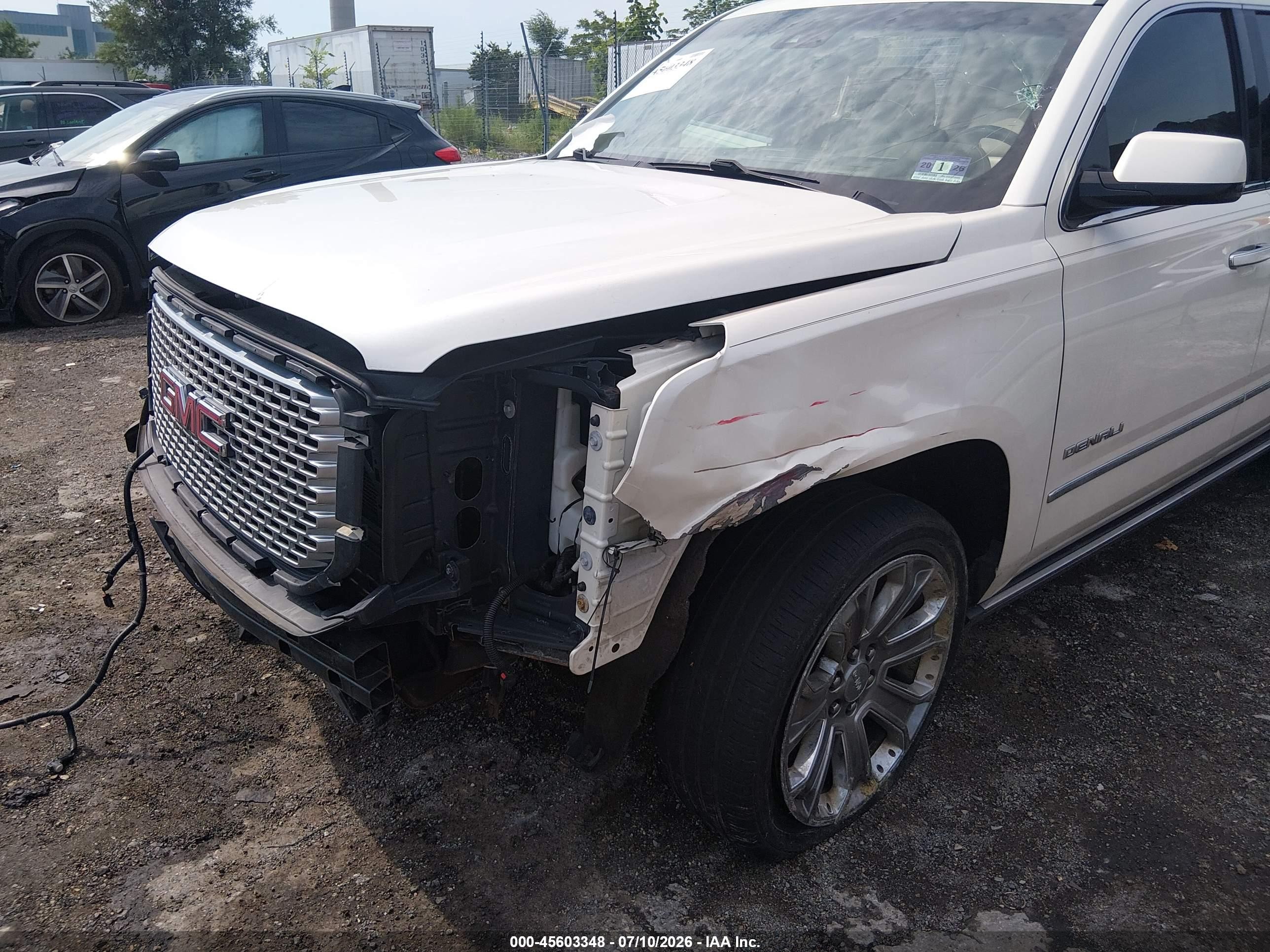 2015 Gmc Yukon Xl 1500 Denali White vin: 1GKS2JKJ2FR565812